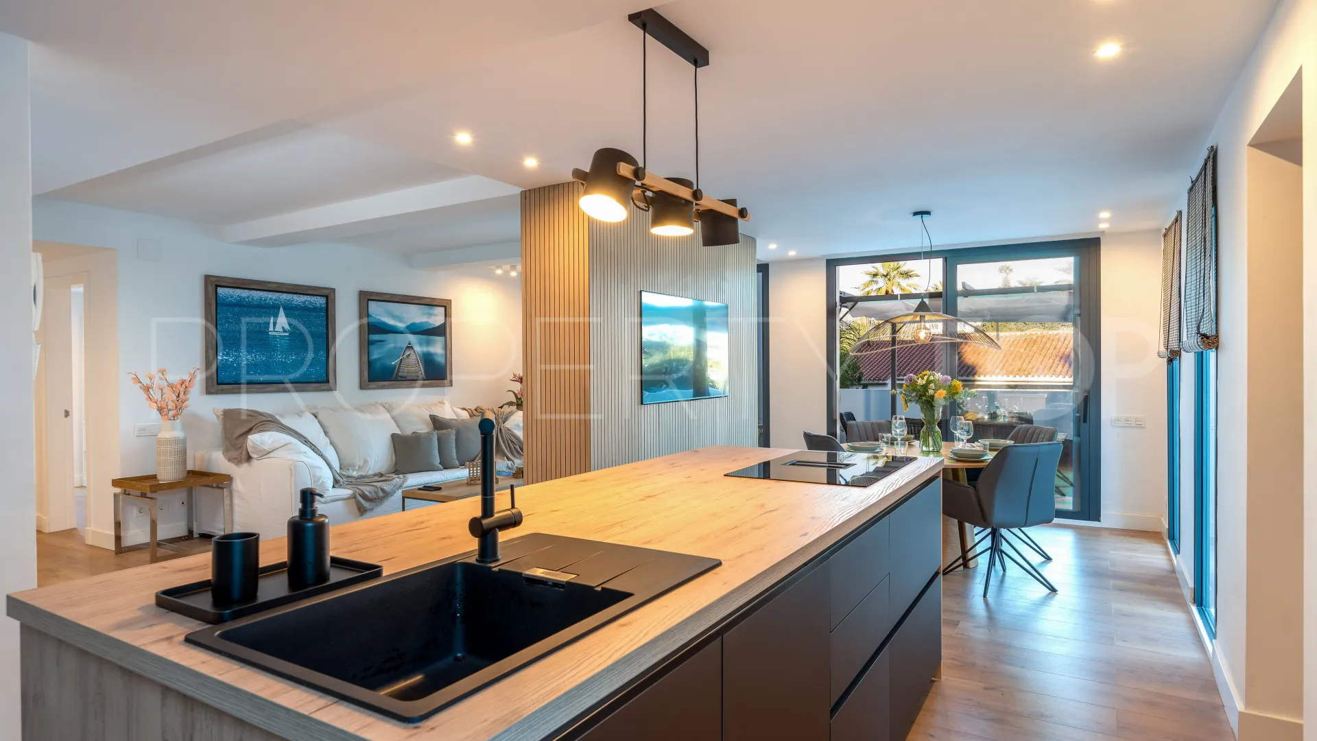Buy 3 bedrooms villa in Nueva Andalucia