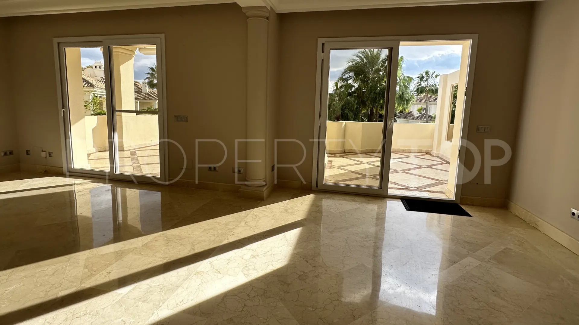 Comprar atico duplex en Nueva Andalucia de 3 dormitorios