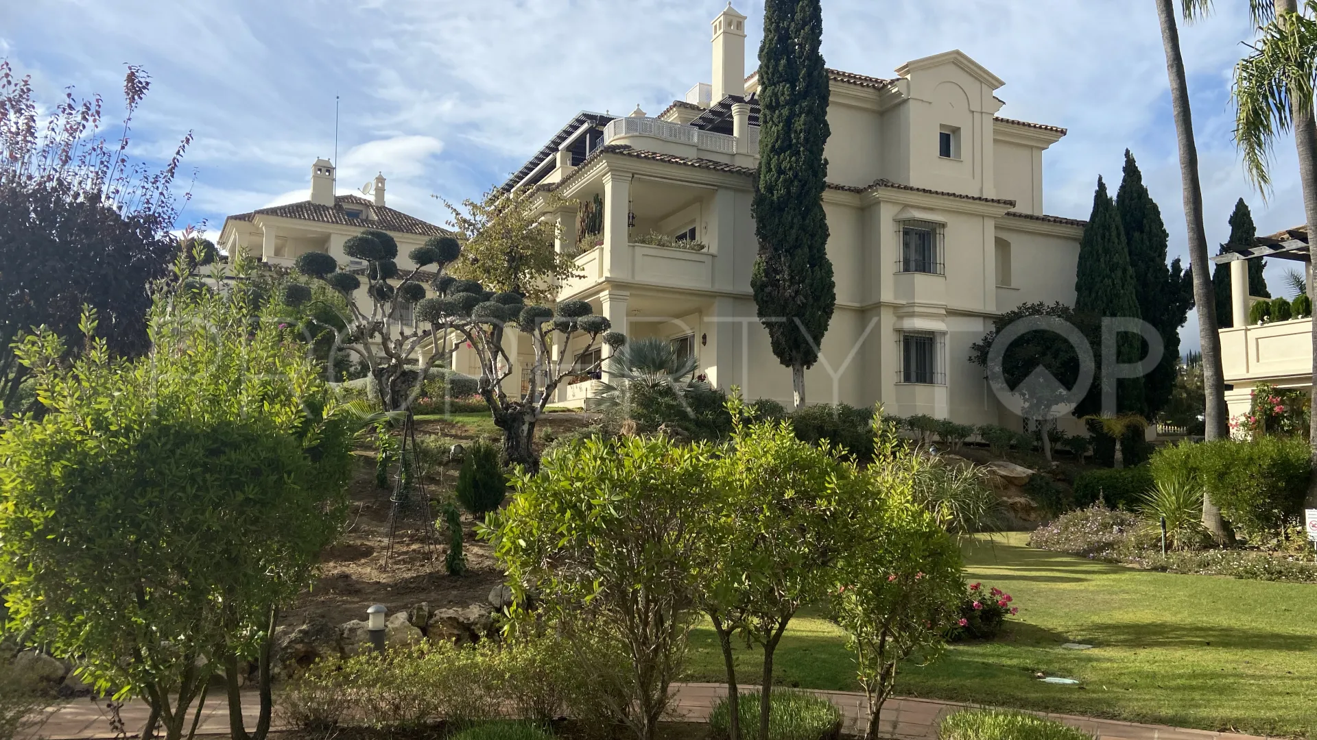 Comprar atico duplex en Nueva Andalucia de 3 dormitorios