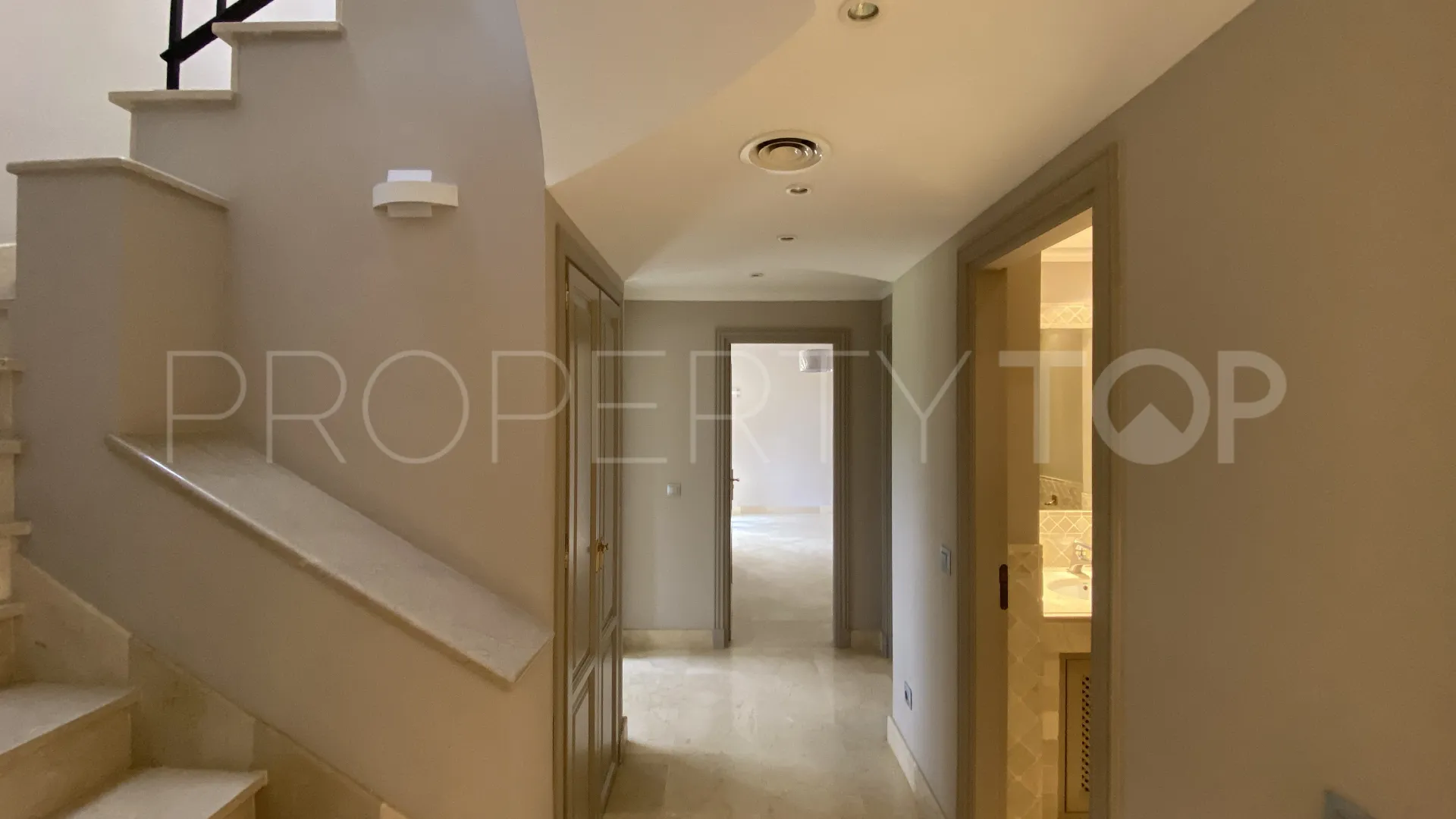 Comprar atico duplex en Nueva Andalucia de 3 dormitorios