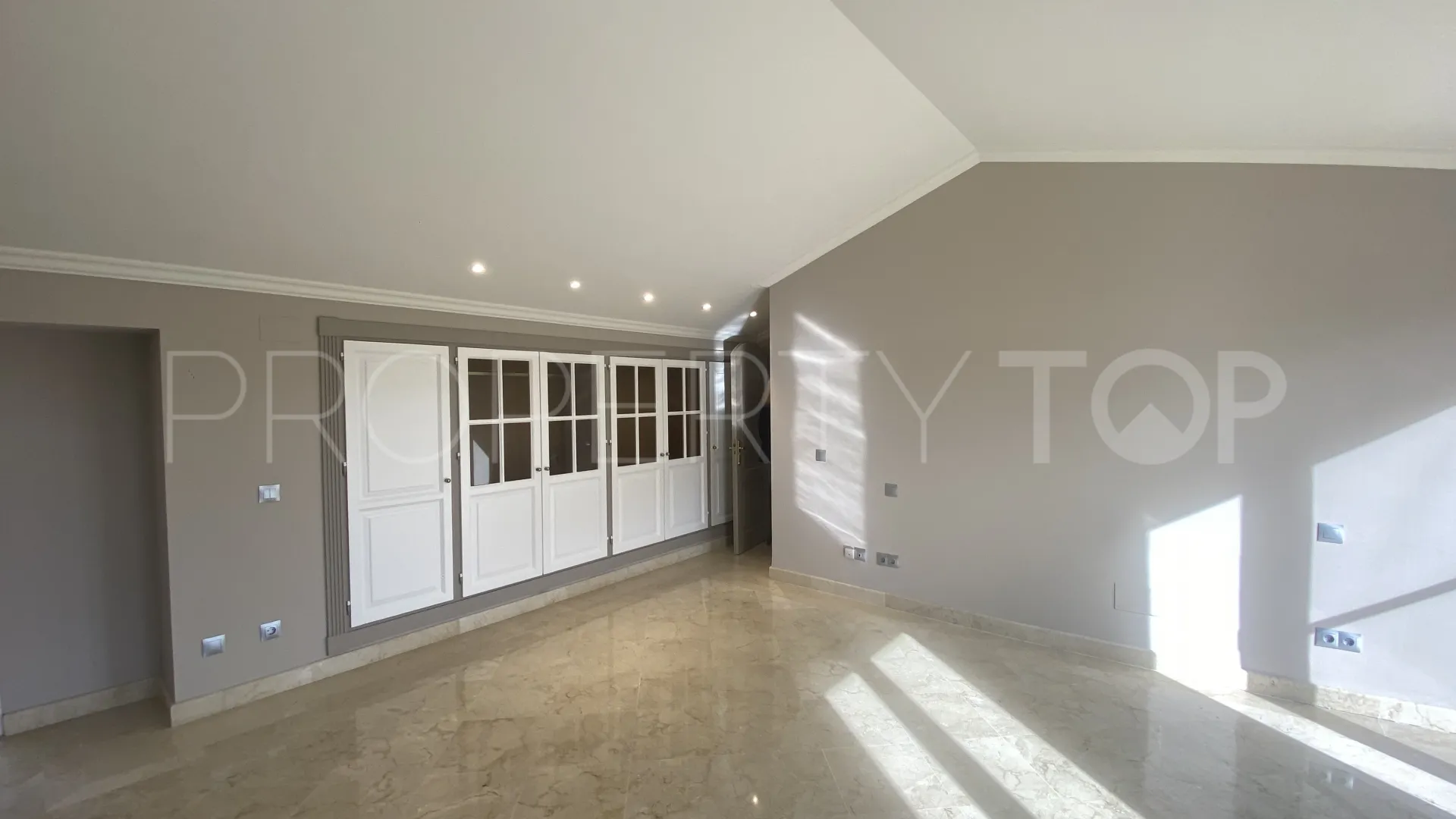 Comprar atico duplex en Nueva Andalucia de 3 dormitorios