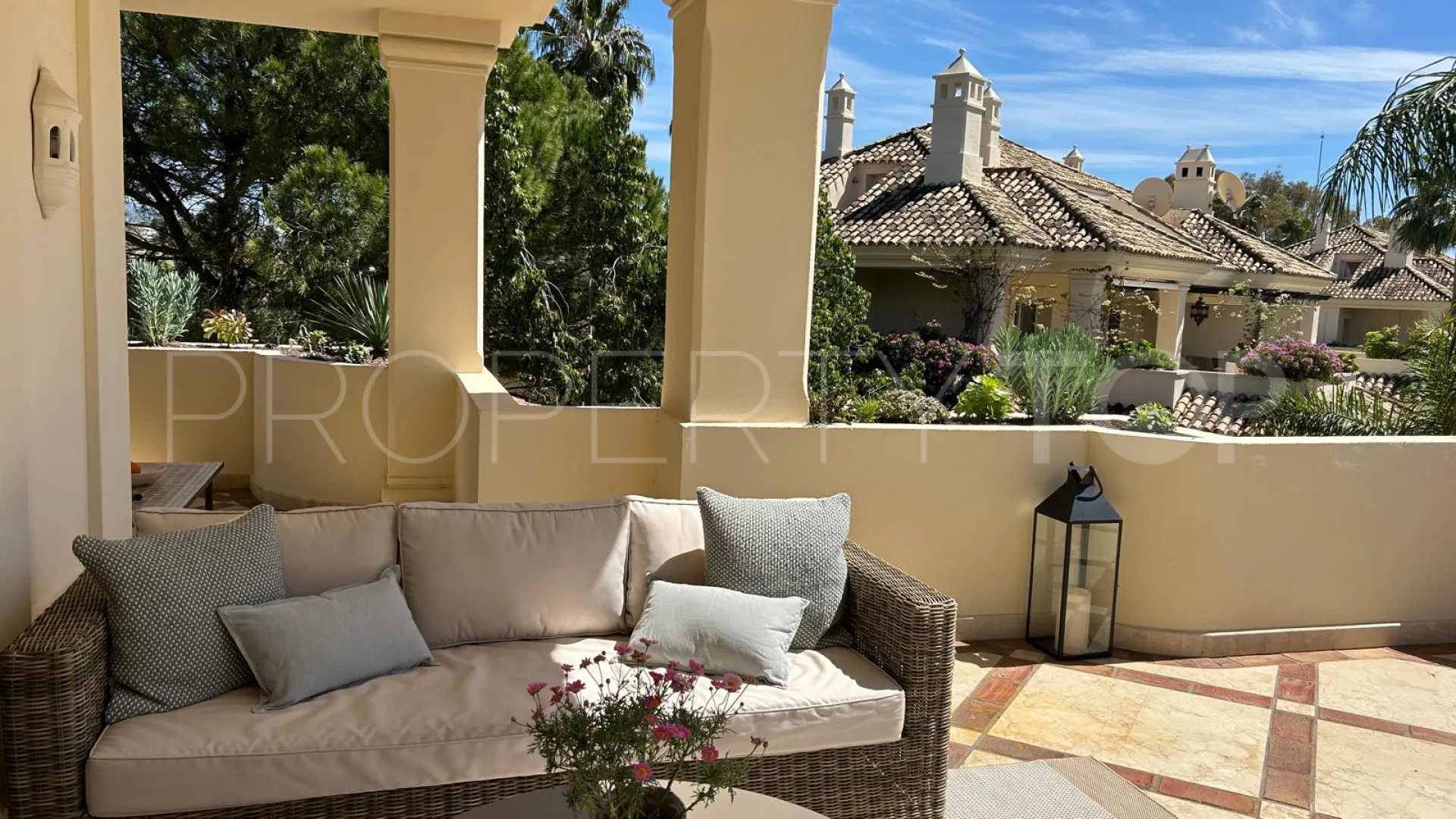 Comprar atico duplex en Nueva Andalucia de 3 dormitorios