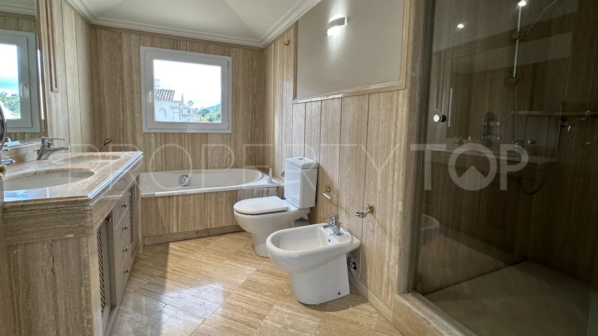 Comprar atico duplex en Nueva Andalucia de 3 dormitorios