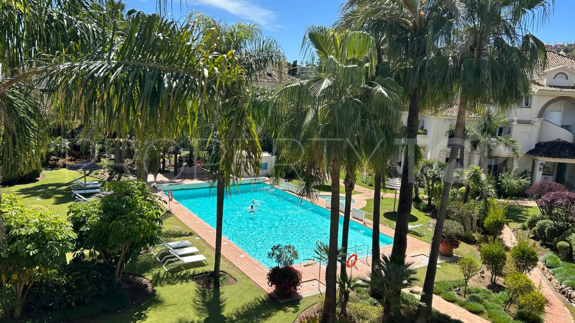 Comprar atico duplex en Nueva Andalucia de 3 dormitorios