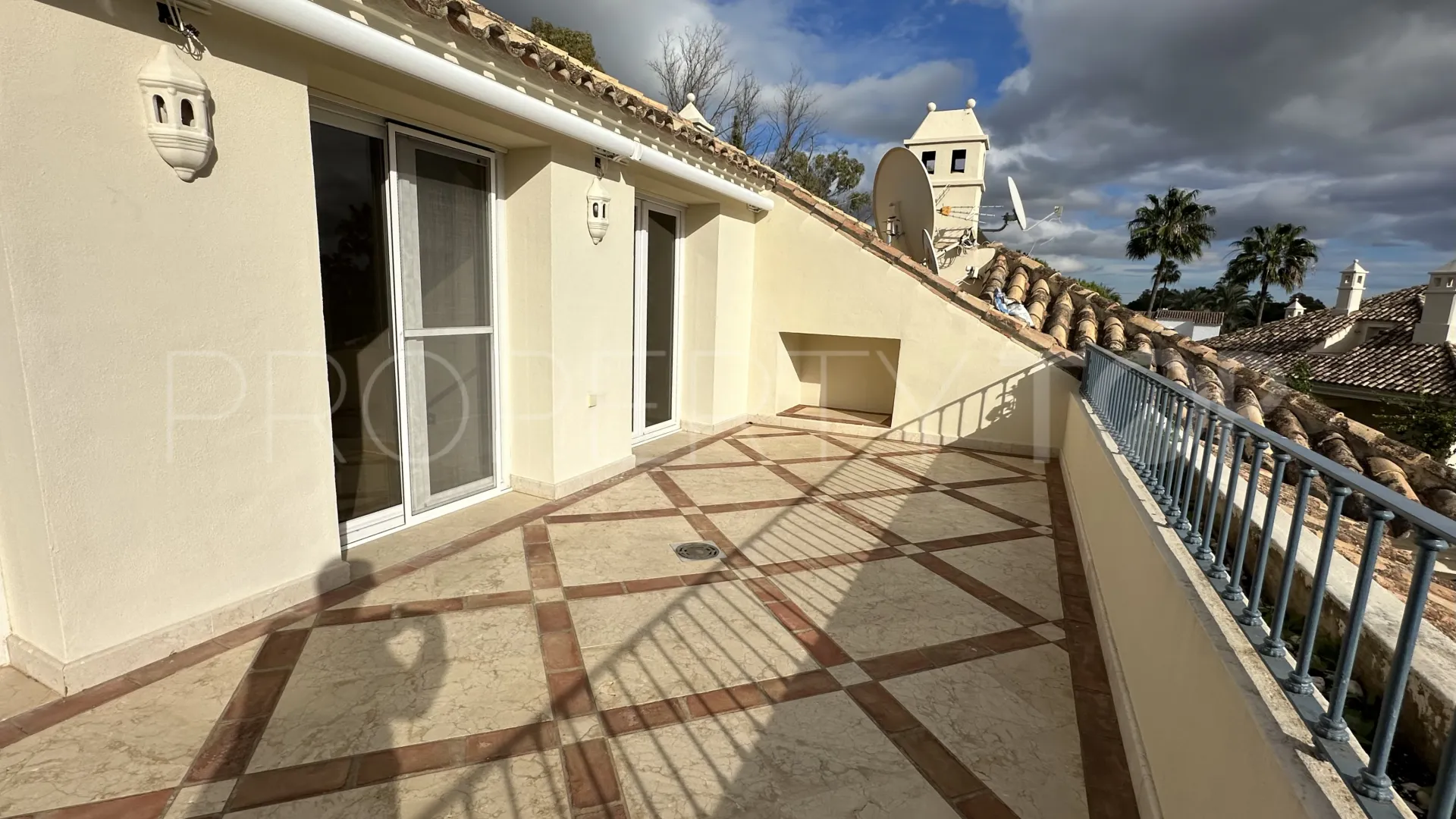 Comprar atico duplex en Nueva Andalucia de 3 dormitorios