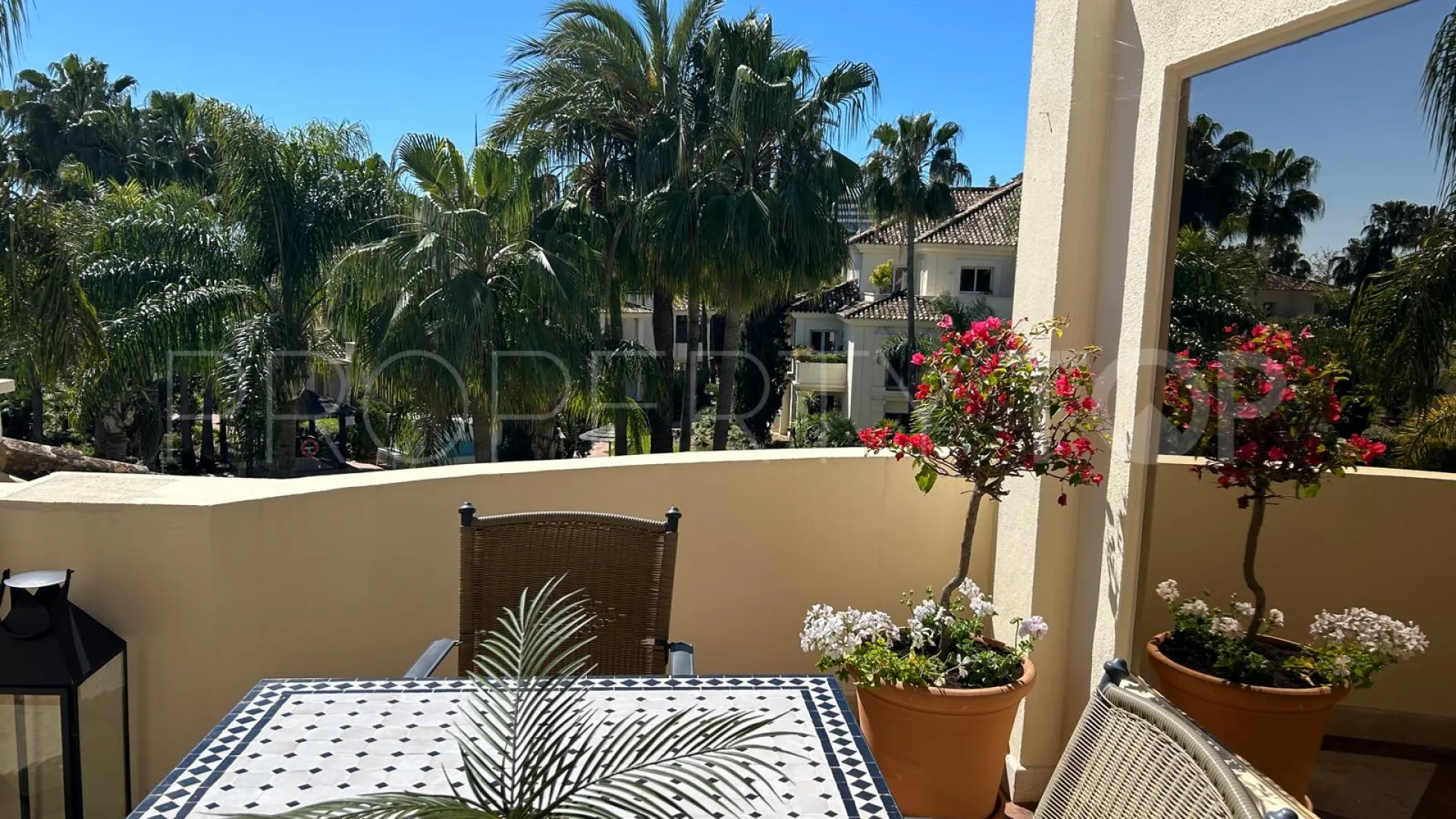 Comprar atico duplex en Nueva Andalucia de 3 dormitorios