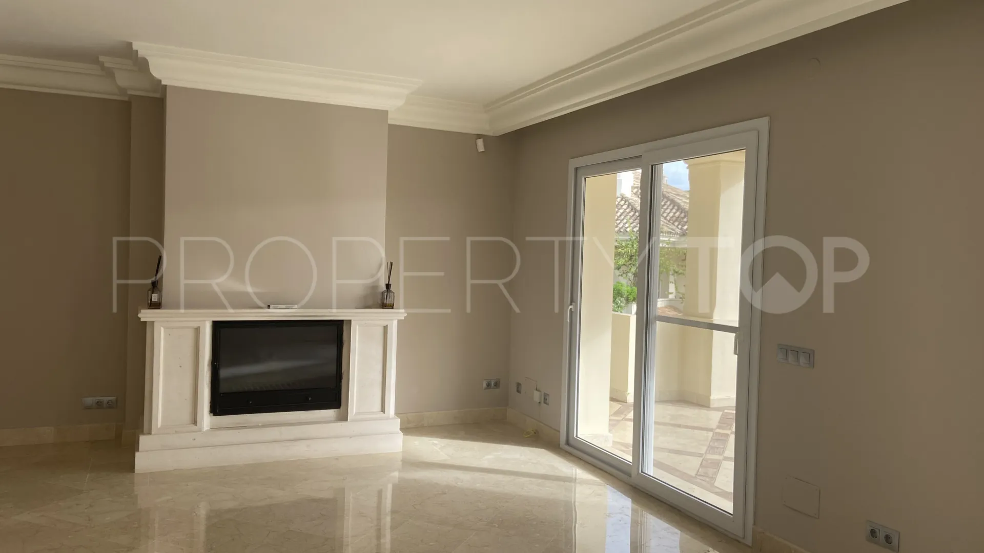 Comprar atico duplex en Nueva Andalucia de 3 dormitorios