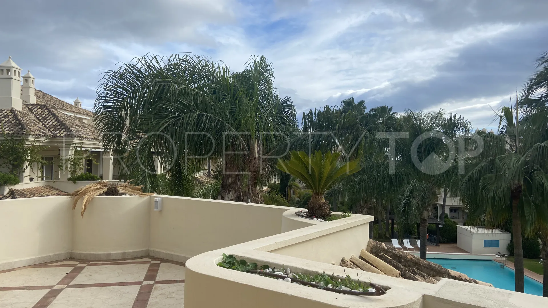 Comprar atico duplex en Nueva Andalucia de 3 dormitorios