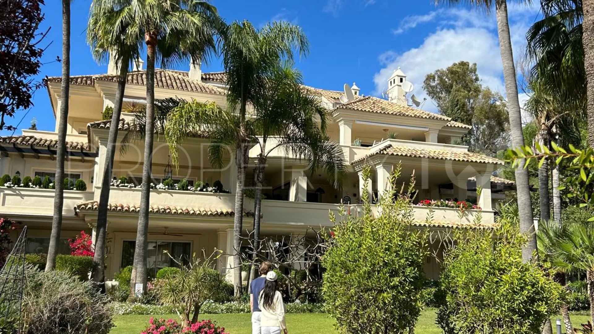Comprar atico duplex en Nueva Andalucia de 3 dormitorios
