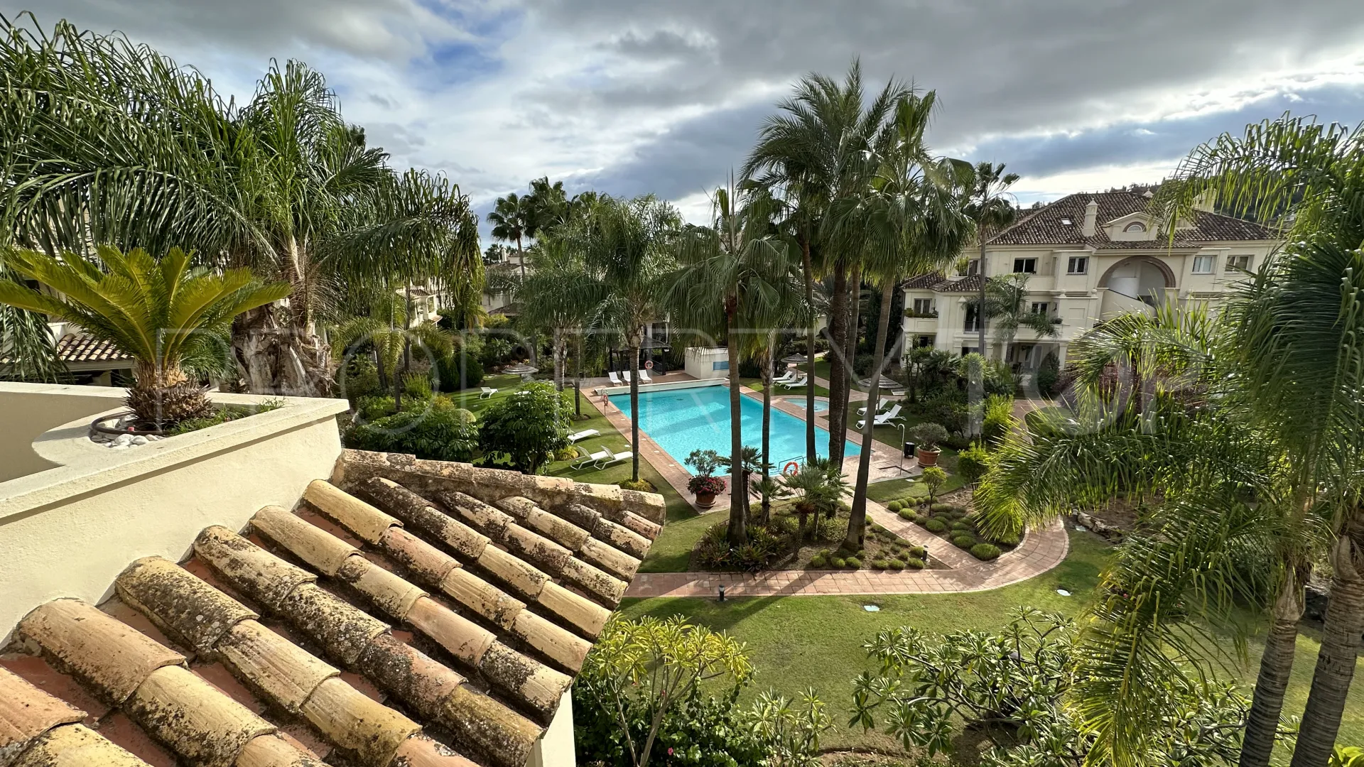 Comprar atico duplex en Nueva Andalucia de 3 dormitorios