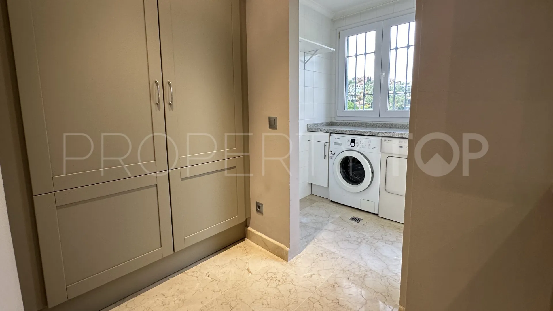 Comprar atico duplex en Nueva Andalucia de 3 dormitorios