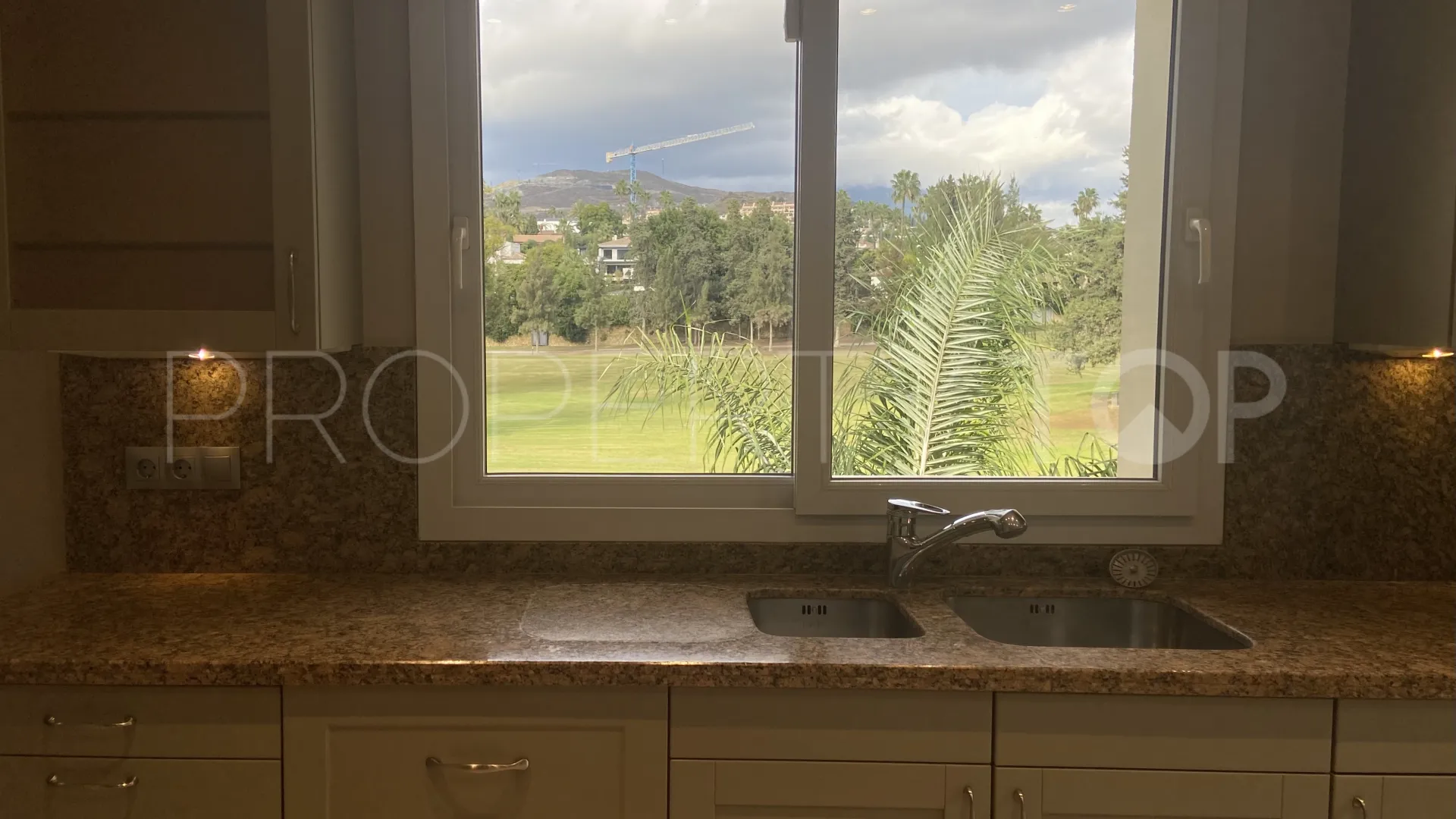 Comprar atico duplex en Nueva Andalucia de 3 dormitorios