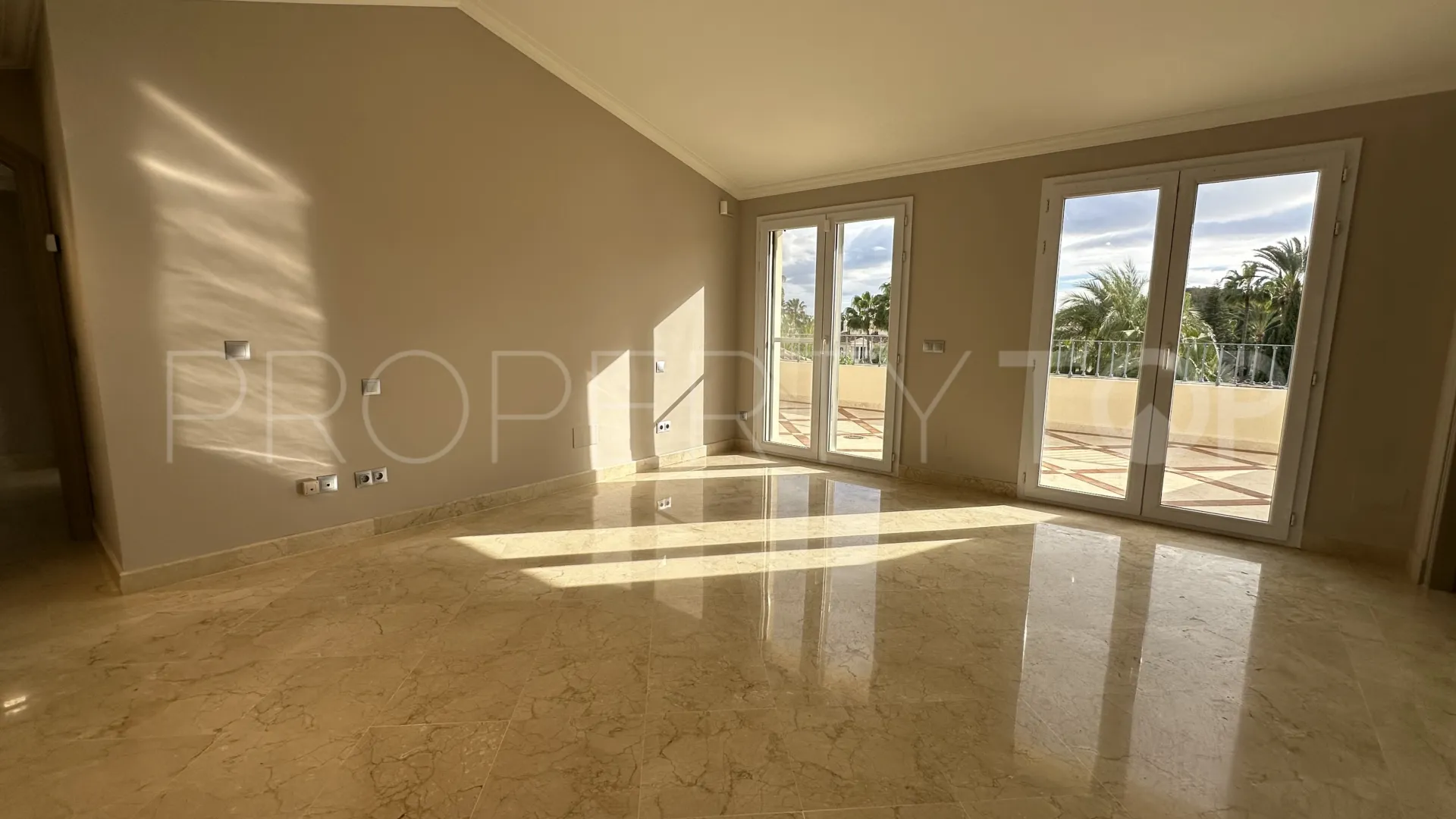 Comprar atico duplex en Nueva Andalucia de 3 dormitorios