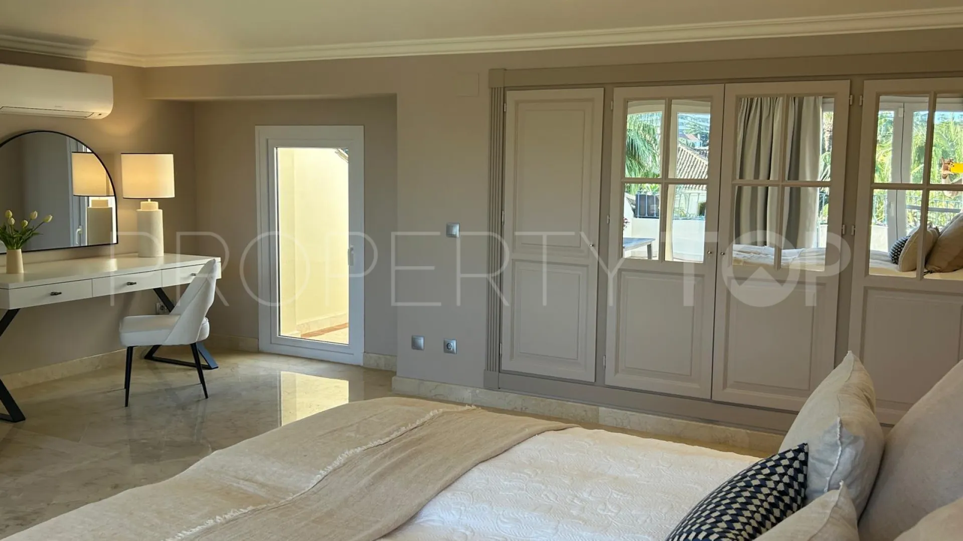 Comprar atico duplex en Nueva Andalucia de 3 dormitorios