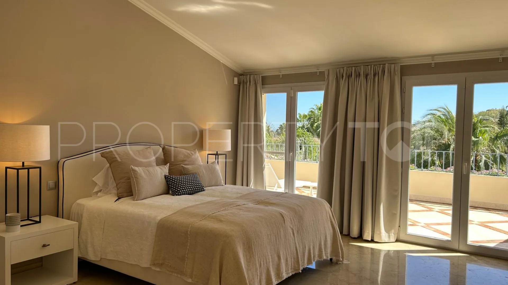 Comprar atico duplex en Nueva Andalucia de 3 dormitorios