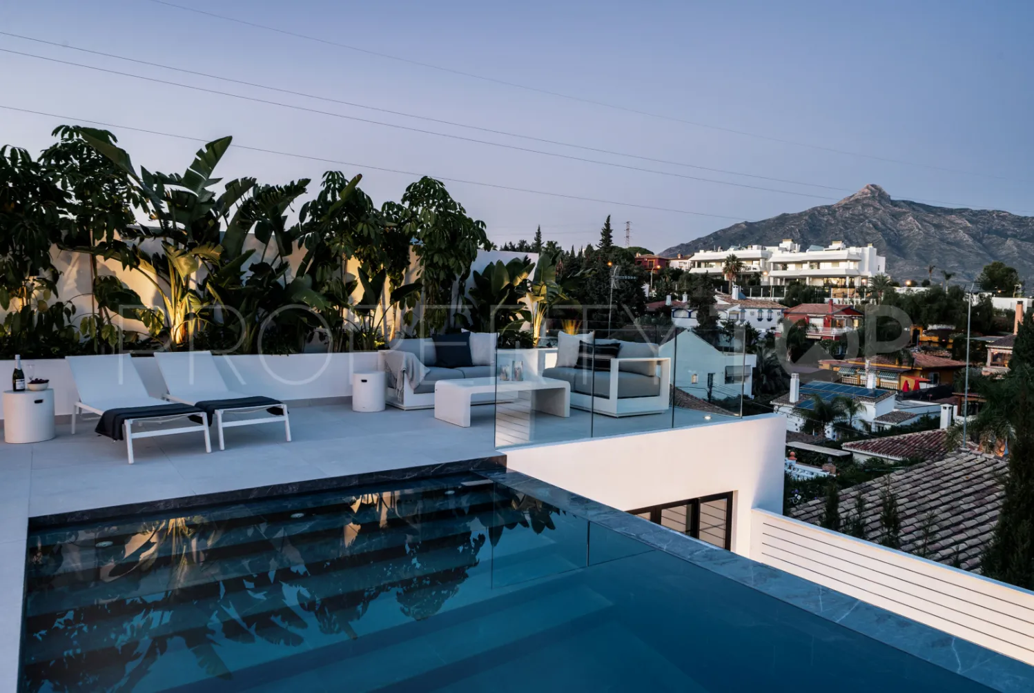 Buy Nueva Andalucia villa