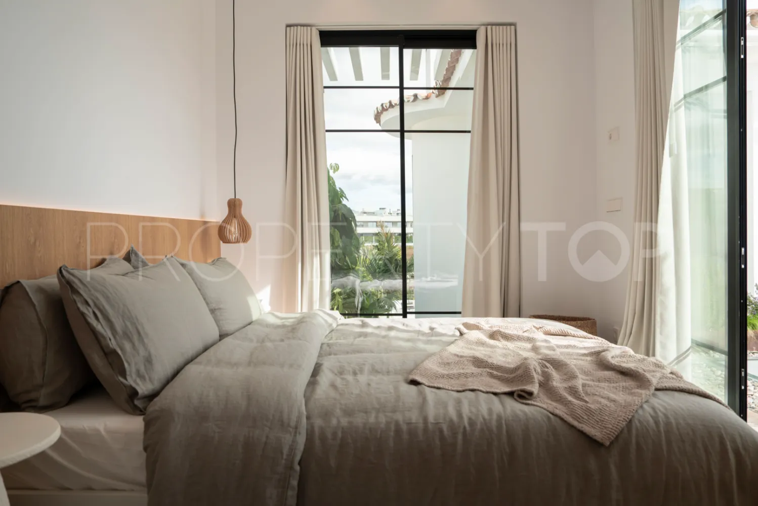 Buy Nueva Andalucia villa