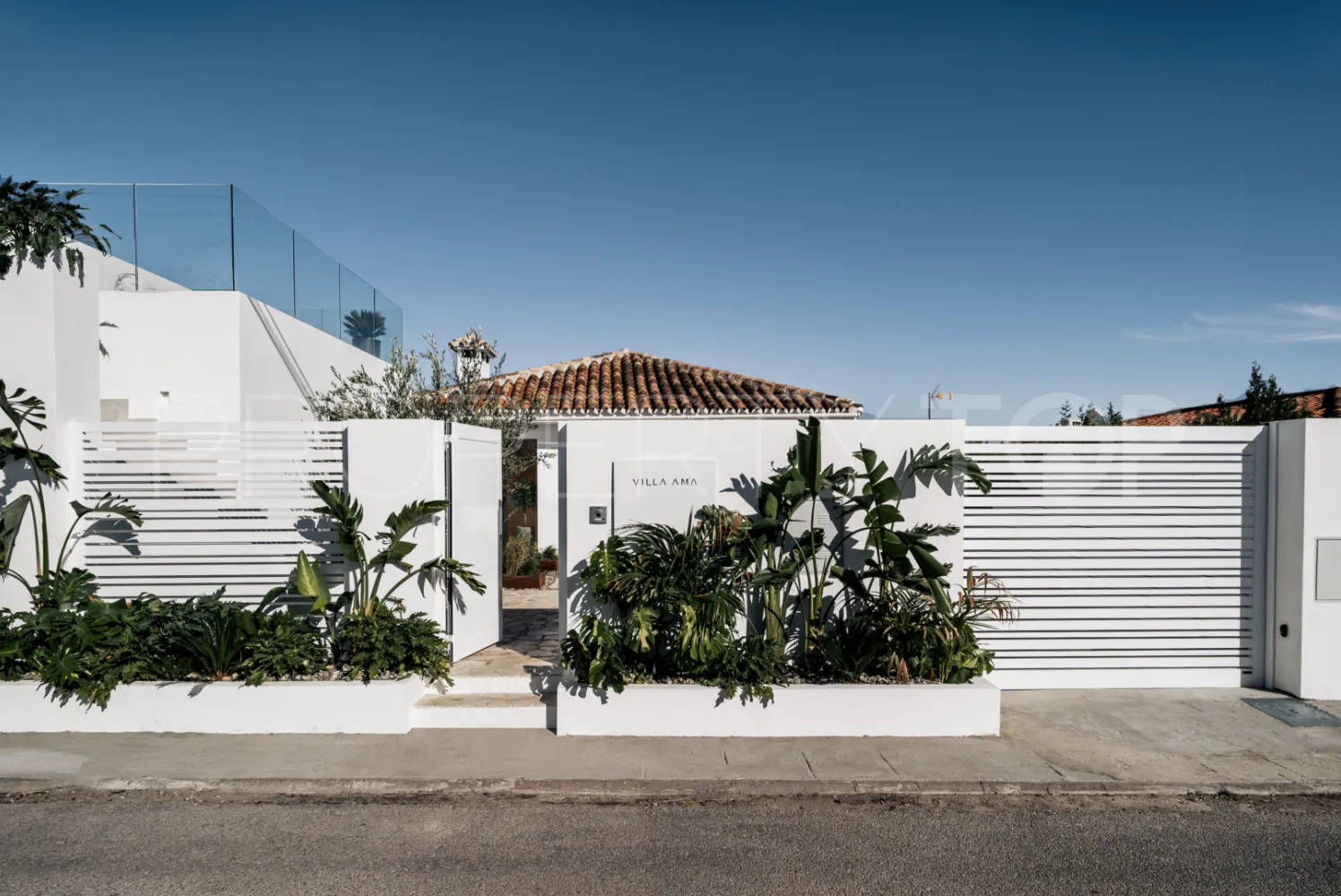 Buy Nueva Andalucia villa