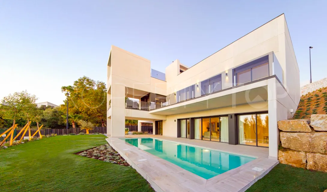 4 bedrooms villa for sale in Benalmadena