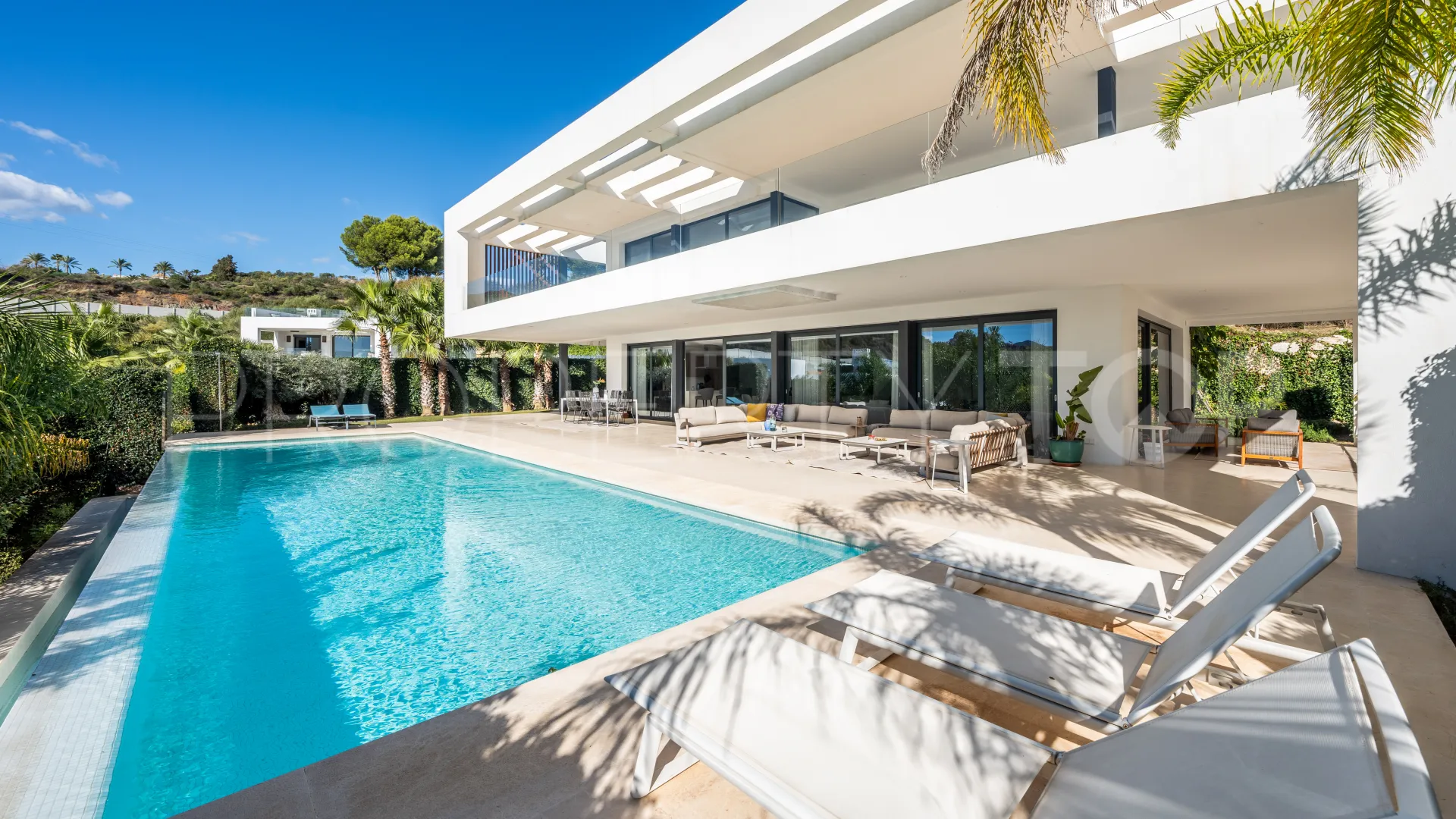 Los Olivos villa for sale