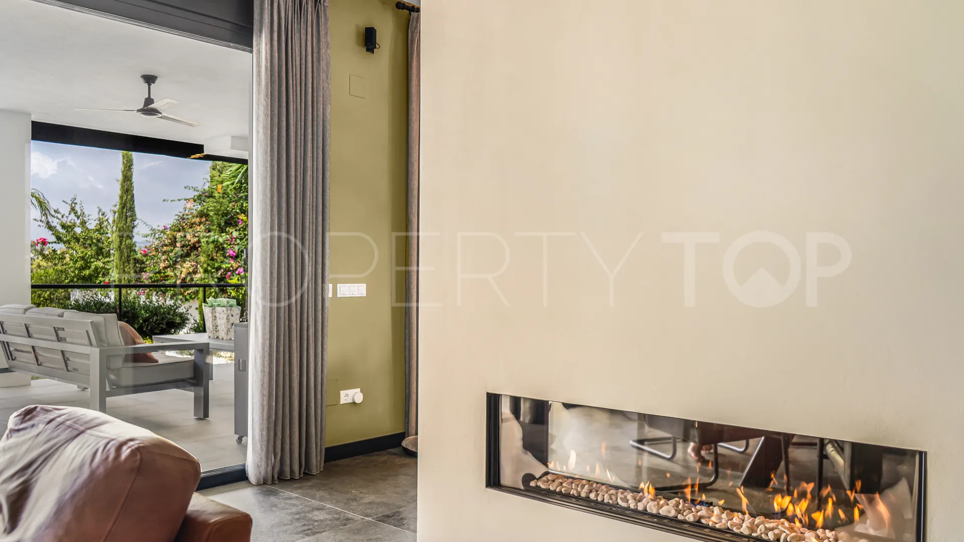Comprar villa de 3 dormitorios en Rio Real