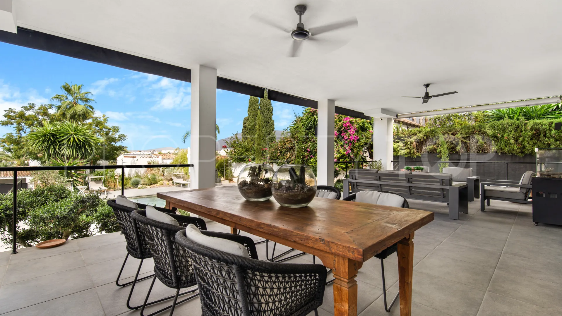 Comprar villa de 3 dormitorios en Rio Real