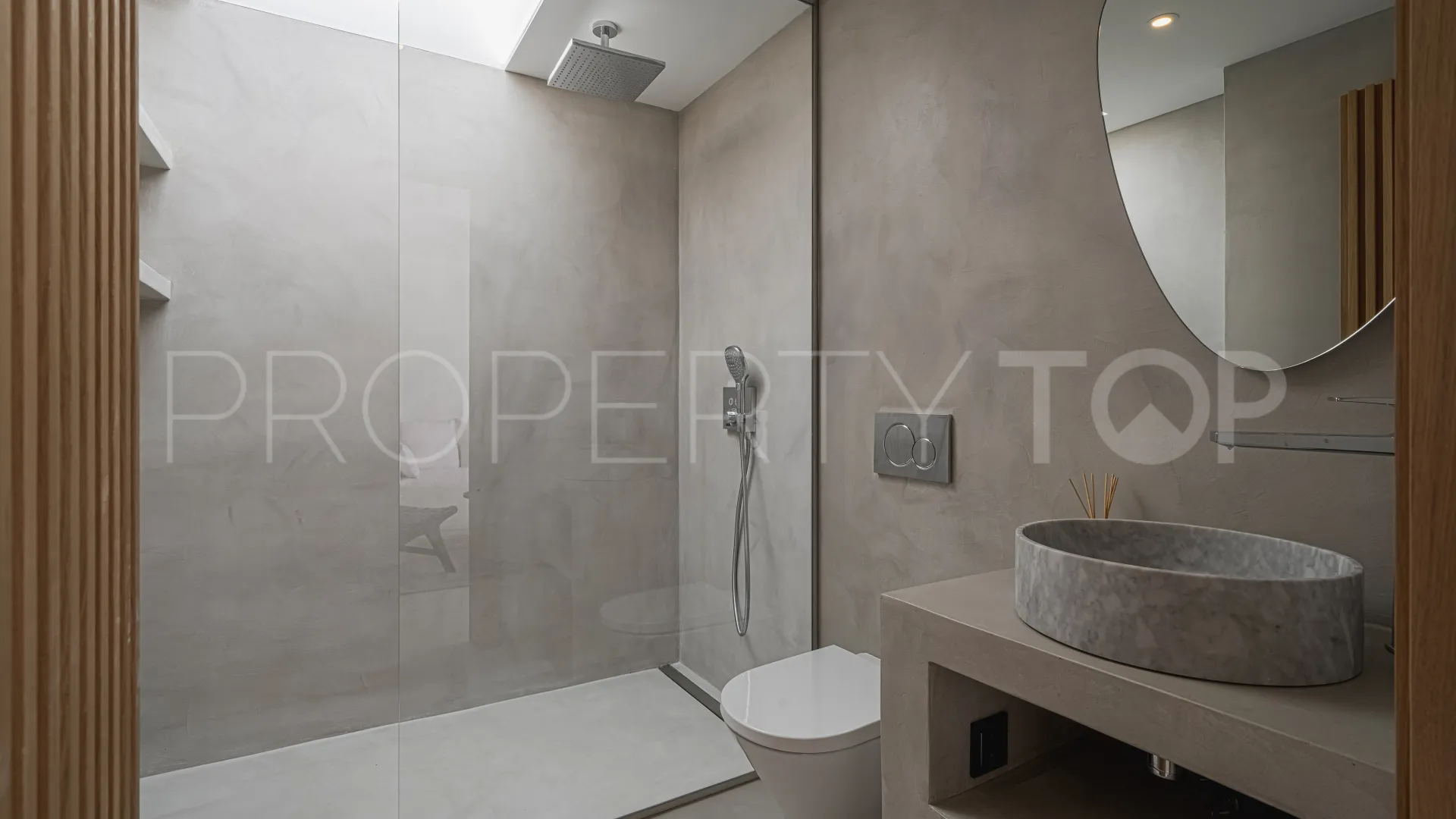 Buy La Quinta penthouse with 2 bedrooms