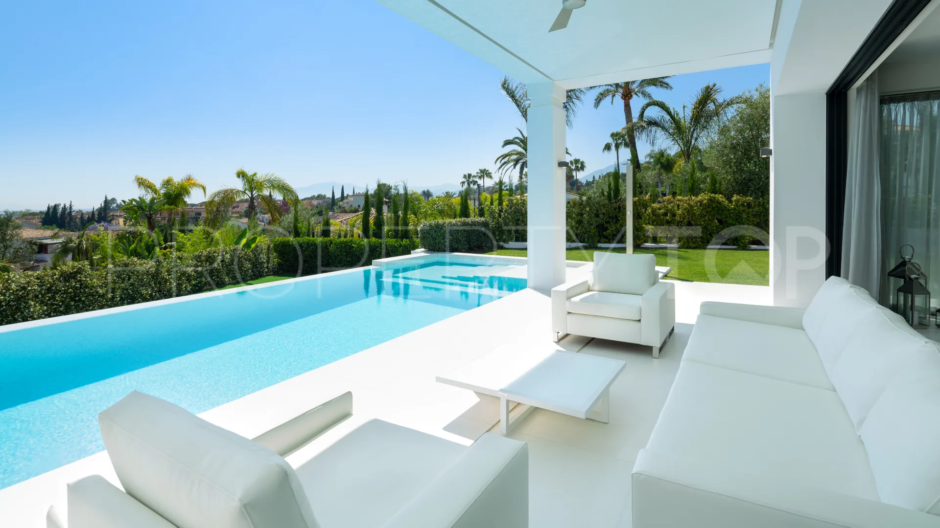 Comprar villa en Nagüeles