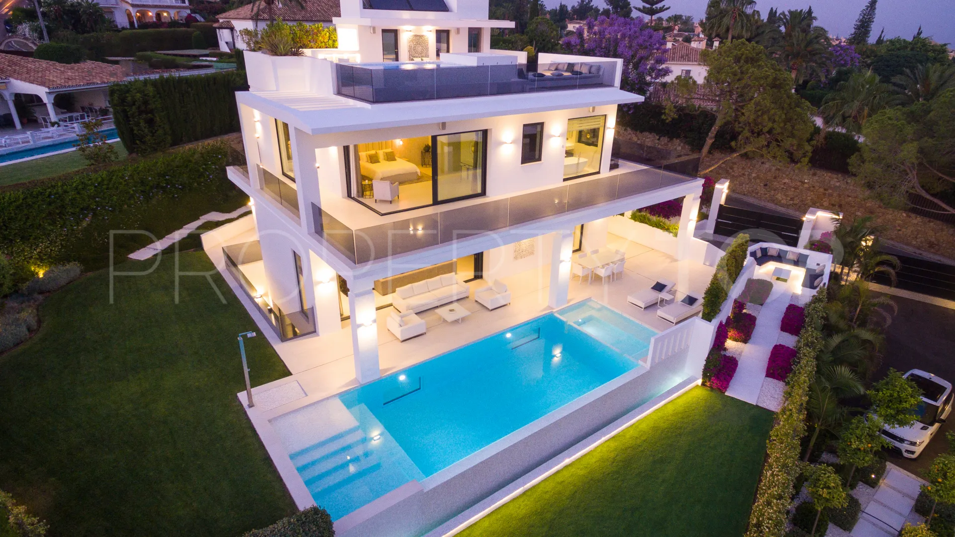 Comprar villa en Nagüeles