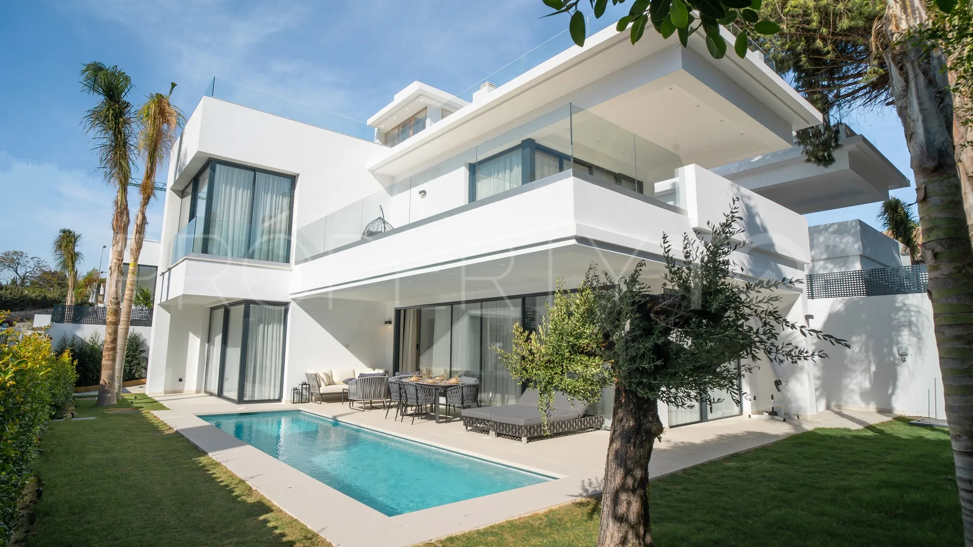 Se vende villa de 4 dormitorios en Rio Verde