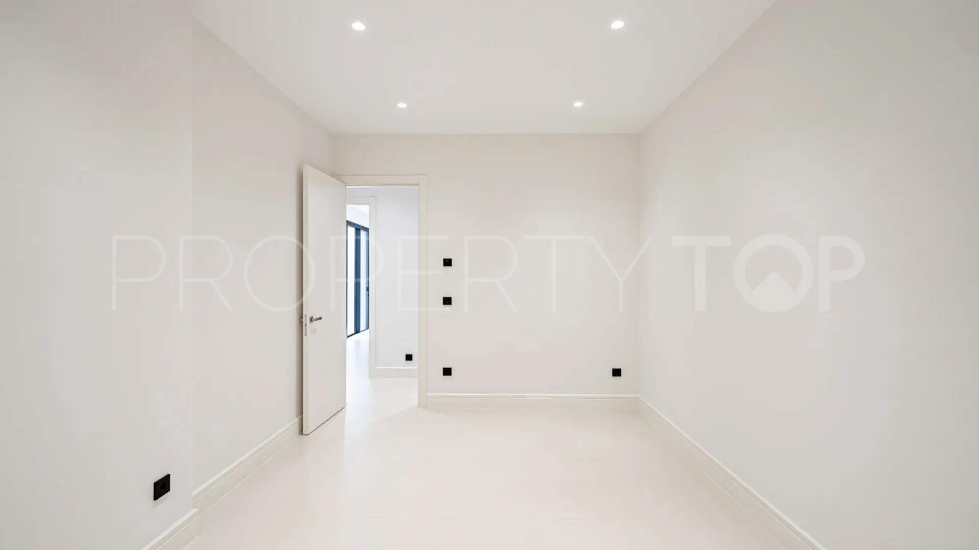 Se vende villa de 4 dormitorios en Rio Verde