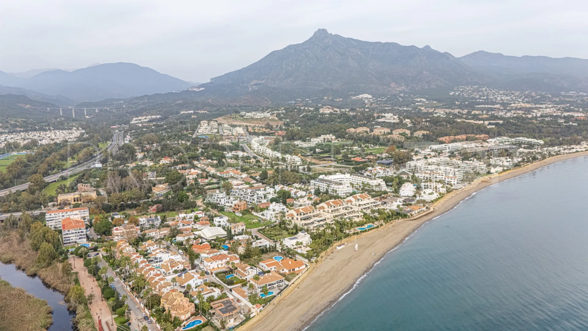 Se vende villa de 4 dormitorios en Rio Verde