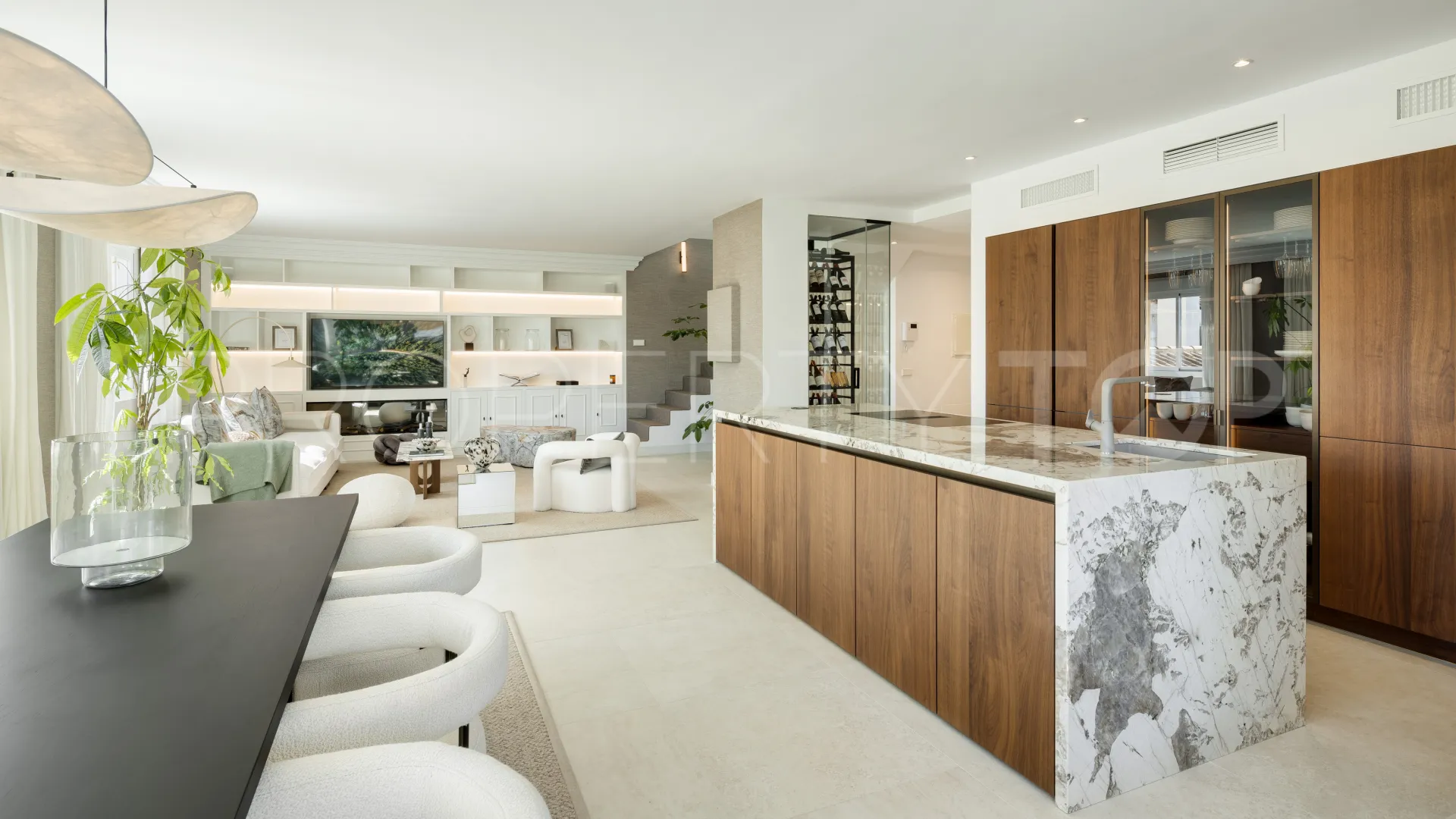 Atico duplex en venta con 5 dormitorios en Costa Nagüeles II