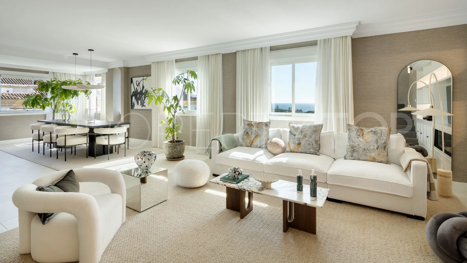Atico duplex en venta con 5 dormitorios en Costa Nagüeles II