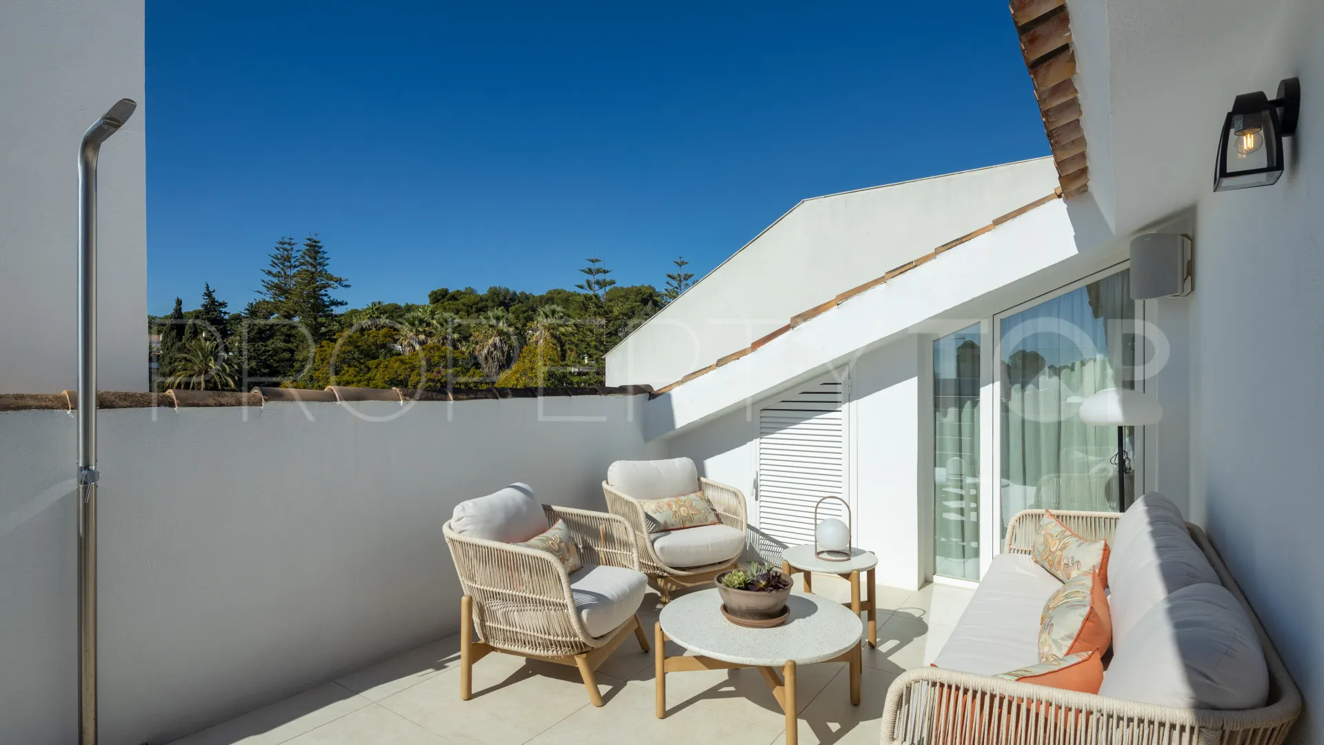 Atico duplex en venta con 5 dormitorios en Costa Nagüeles II