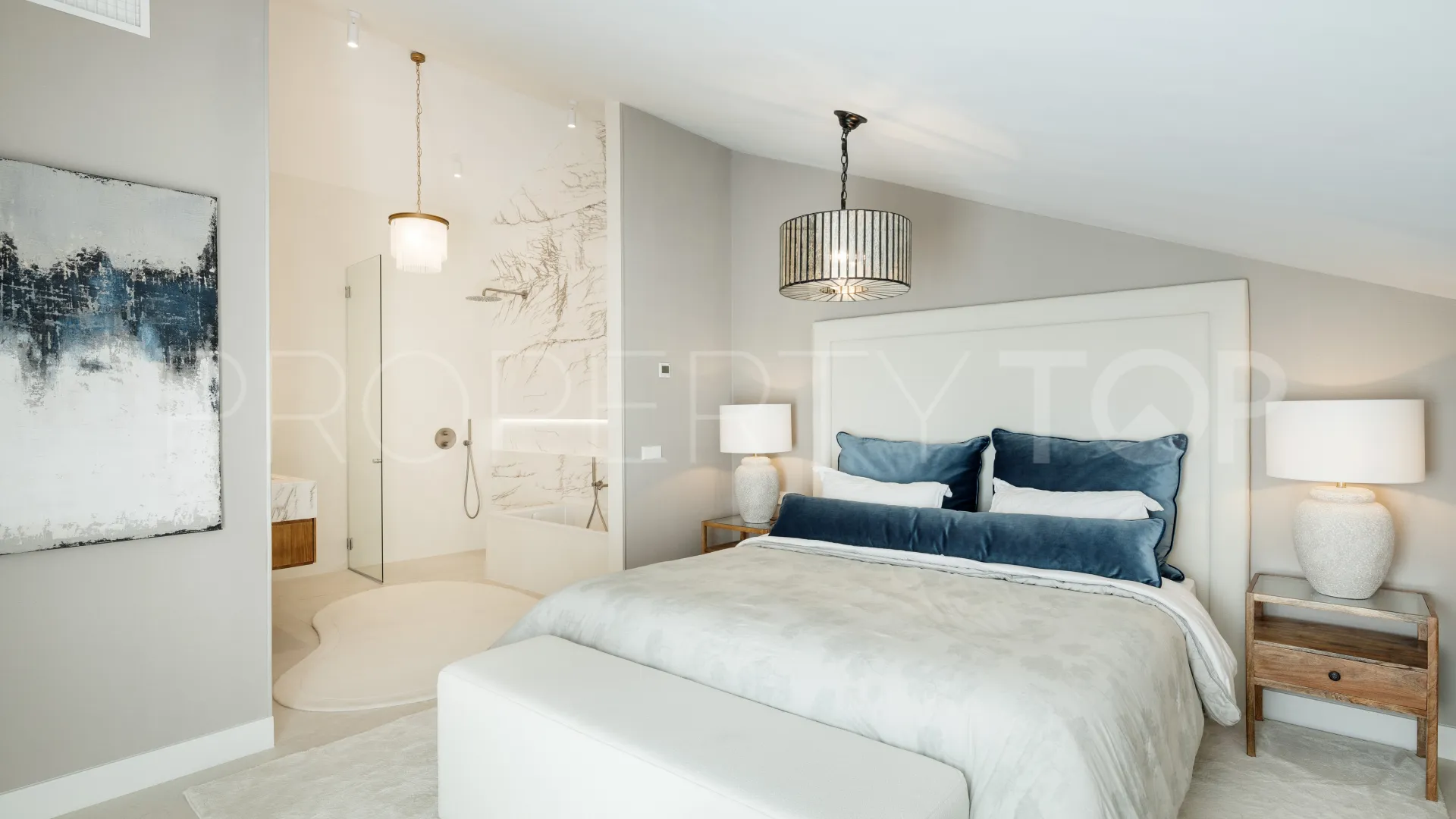 Atico duplex en venta con 5 dormitorios en Costa Nagüeles II