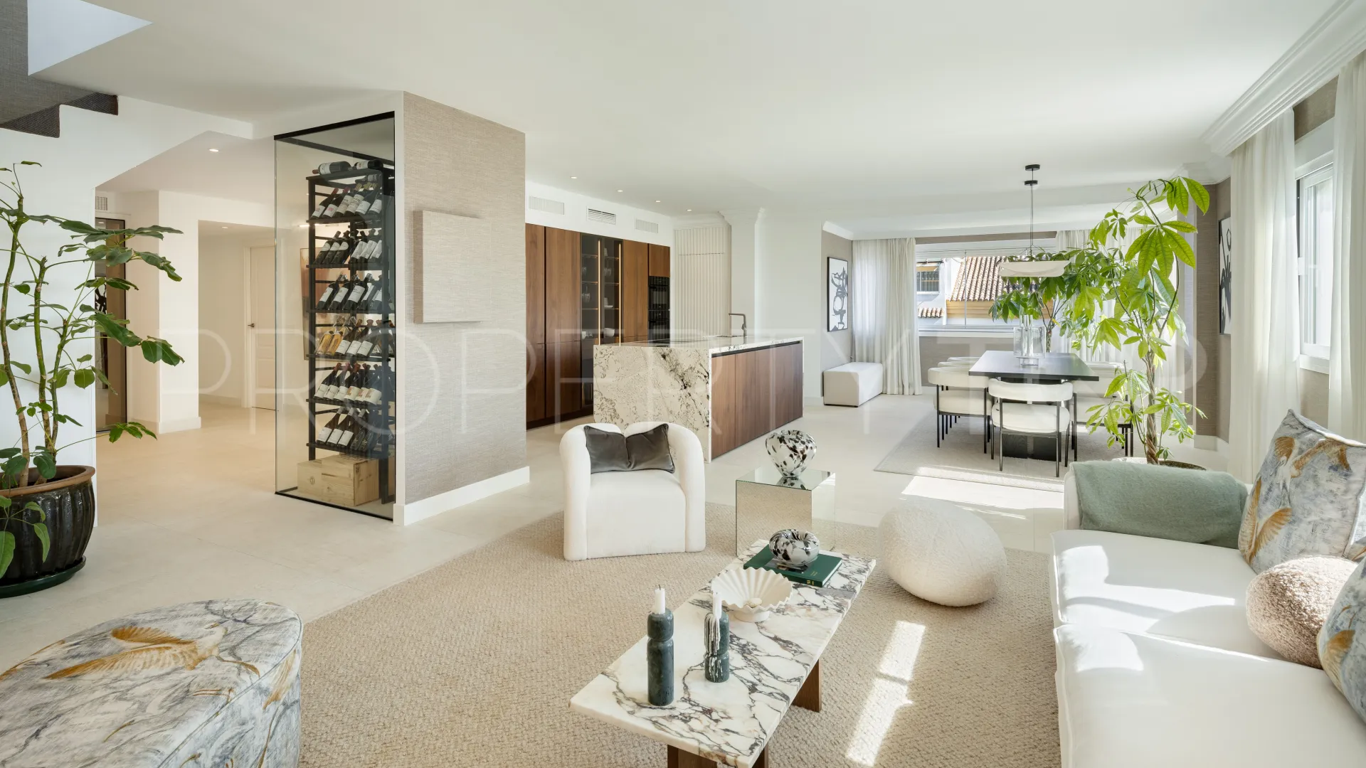 Atico duplex en venta con 5 dormitorios en Costa Nagüeles II