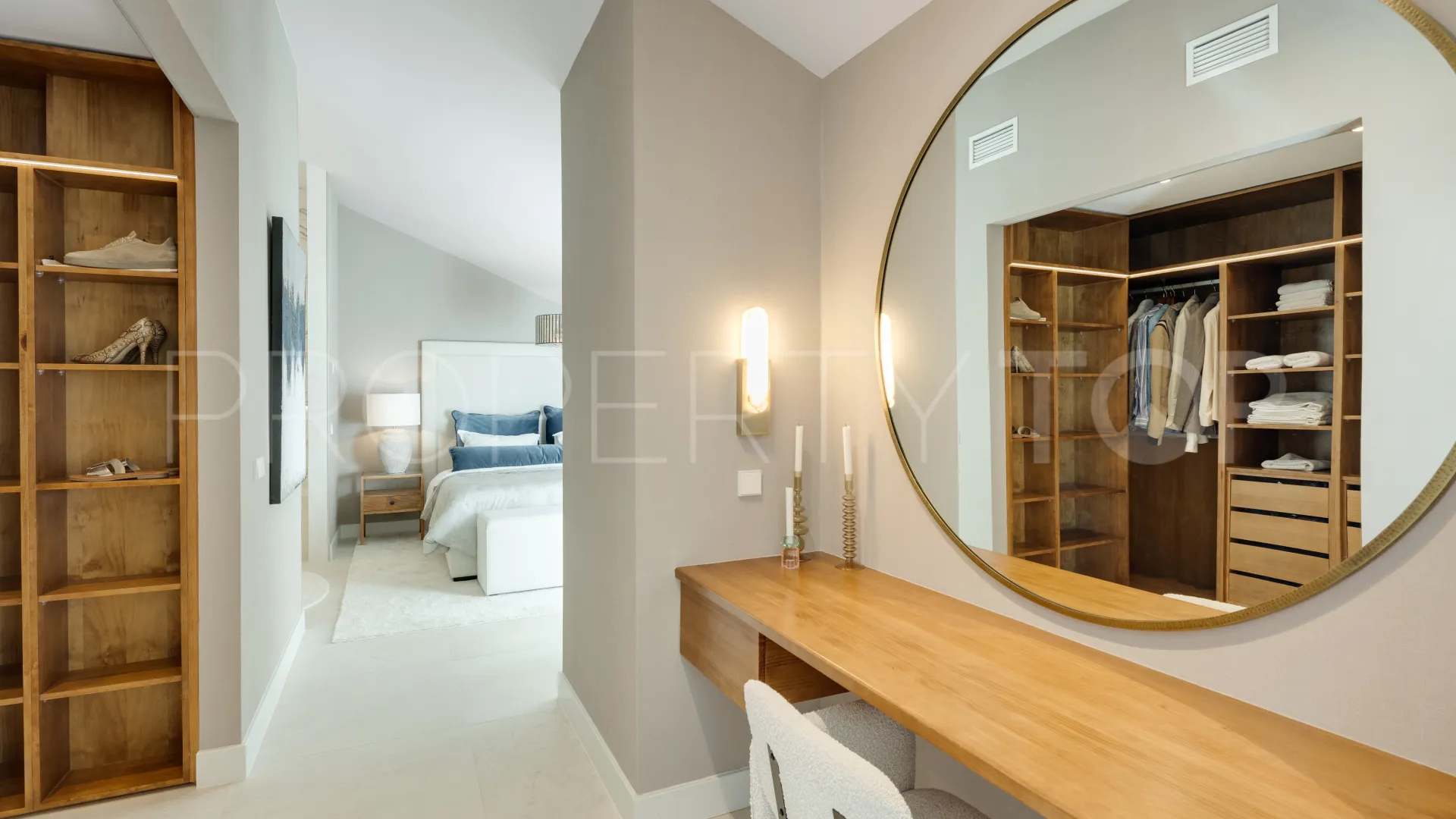Atico duplex en venta con 5 dormitorios en Costa Nagüeles II