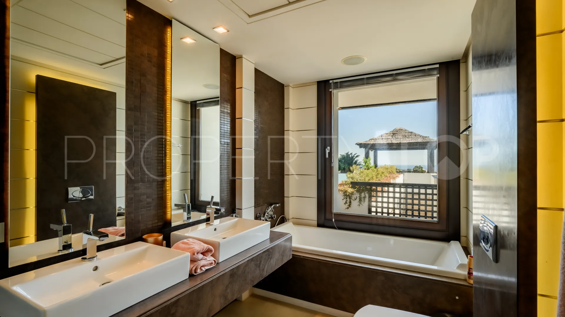 5 bedrooms villa in Los Flamingos for sale