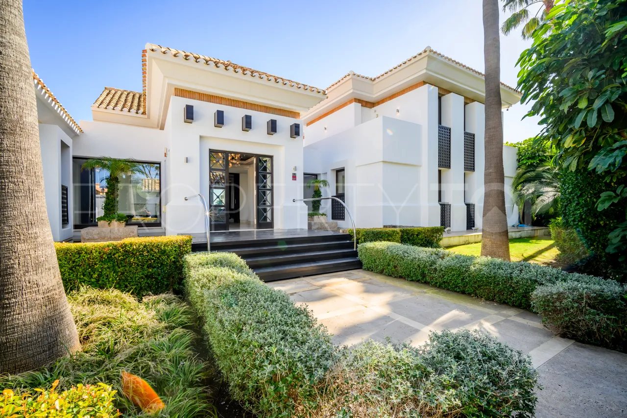 5 bedrooms villa in Los Flamingos for sale