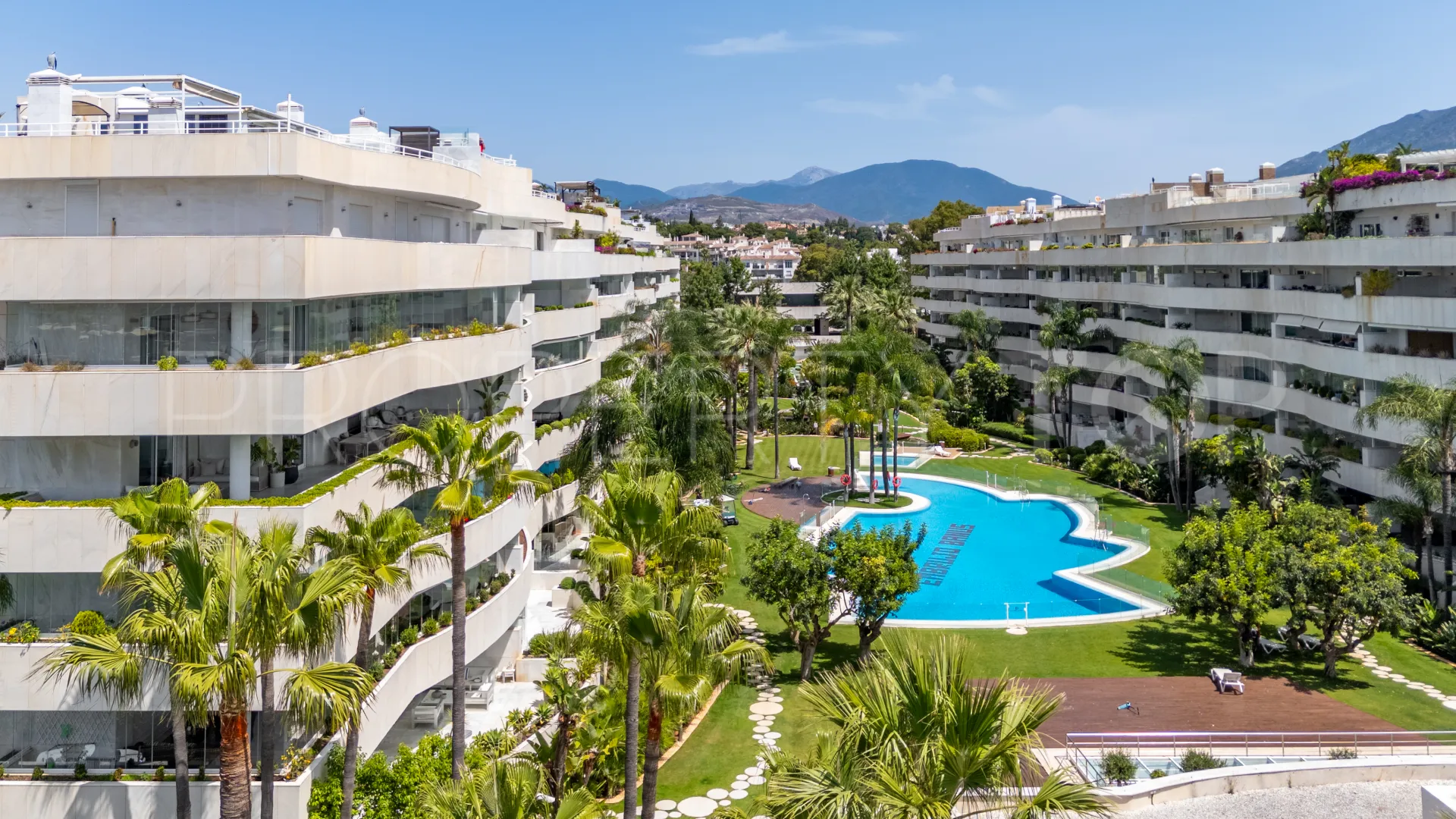 For sale El Embrujo Banús 3 bedrooms apartment