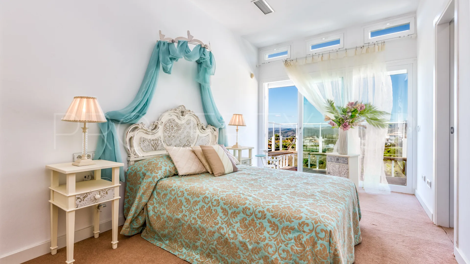 Comprar villa de 7 dormitorios en Altos de Estepona