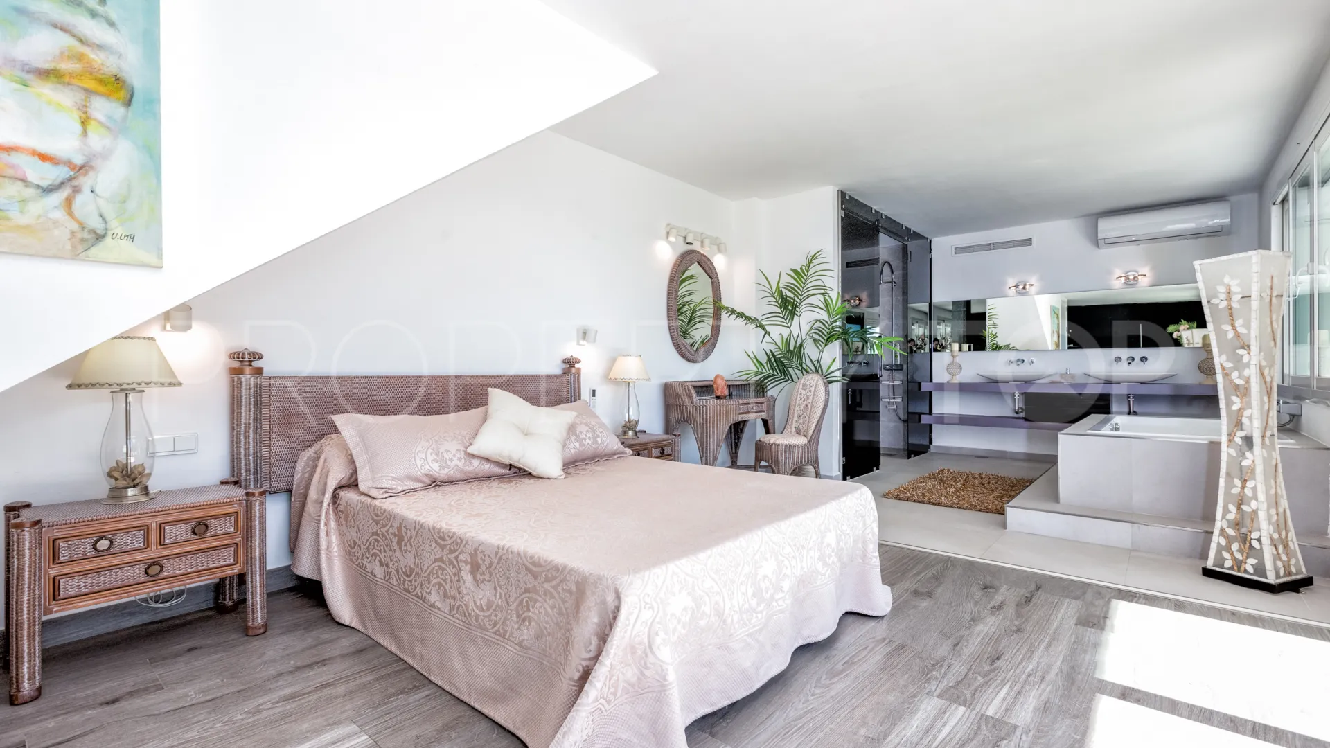 Comprar villa de 7 dormitorios en Altos de Estepona