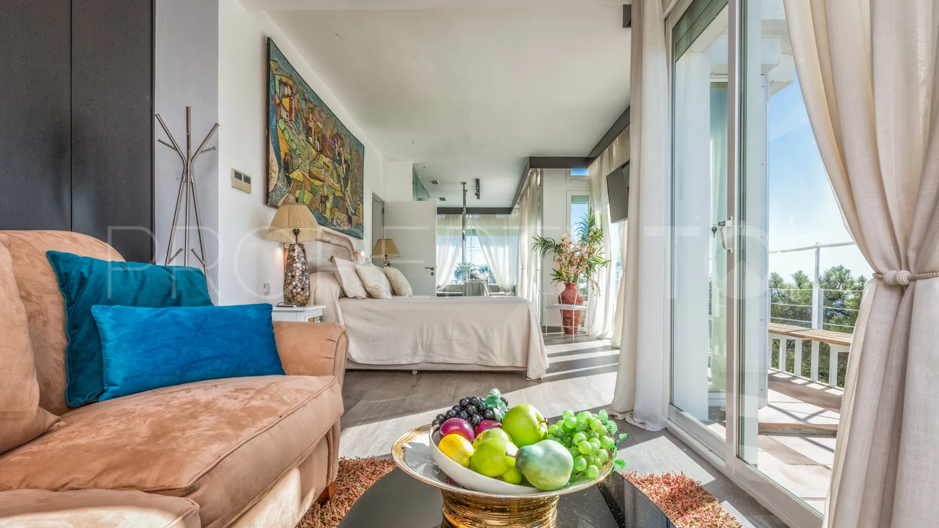 Comprar villa de 7 dormitorios en Altos de Estepona