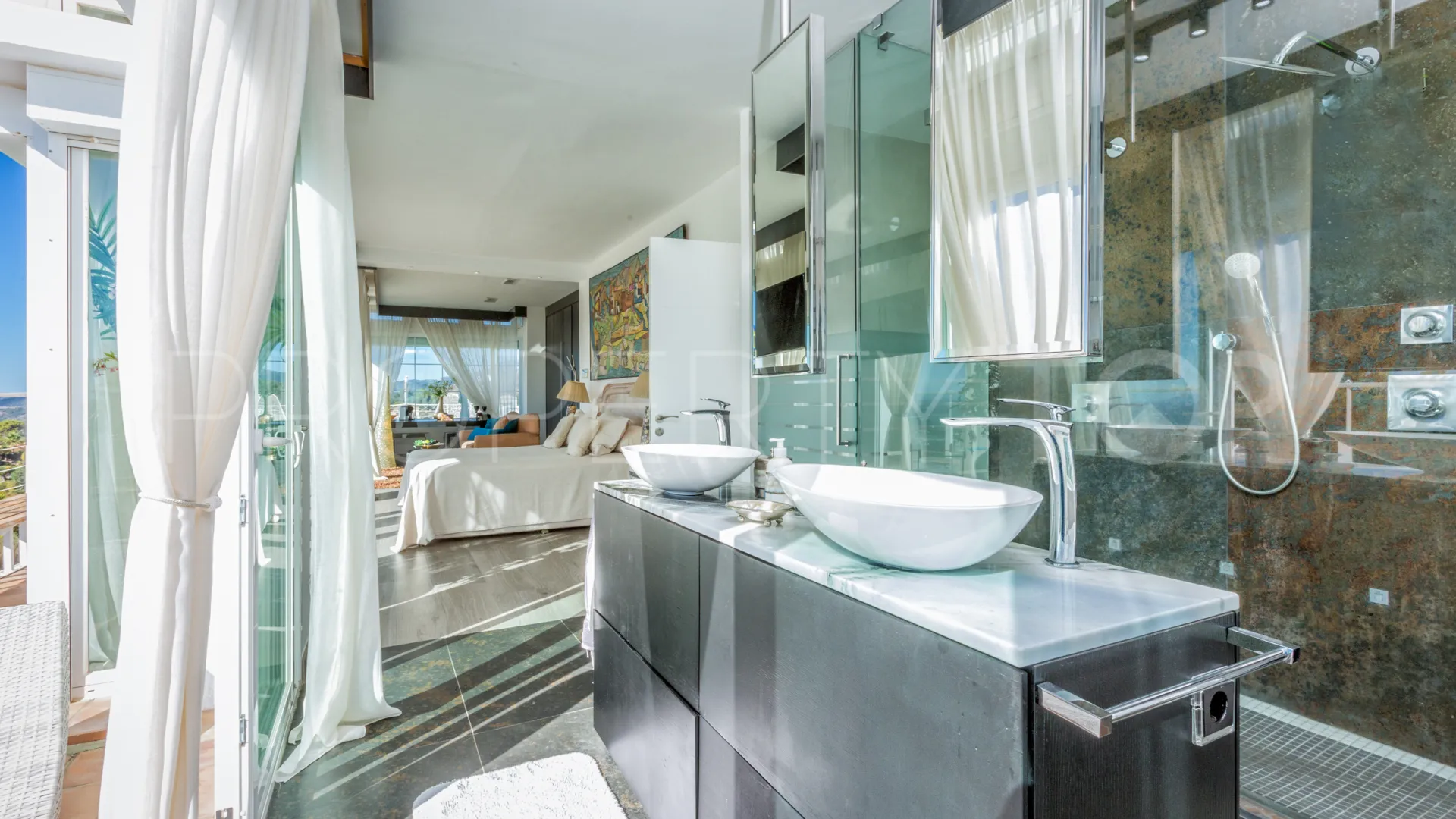 Comprar villa de 7 dormitorios en Altos de Estepona