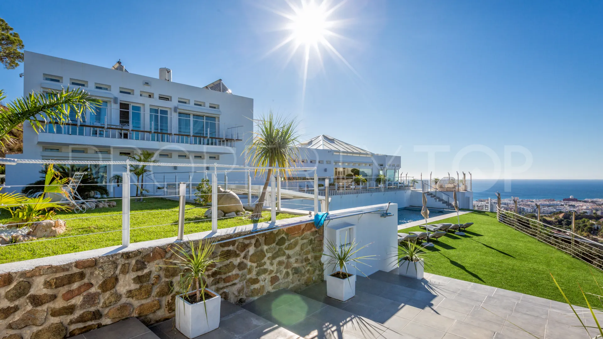 Comprar villa de 7 dormitorios en Altos de Estepona