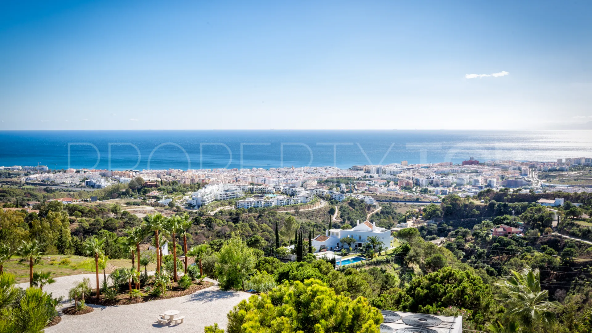 Comprar villa de 7 dormitorios en Altos de Estepona