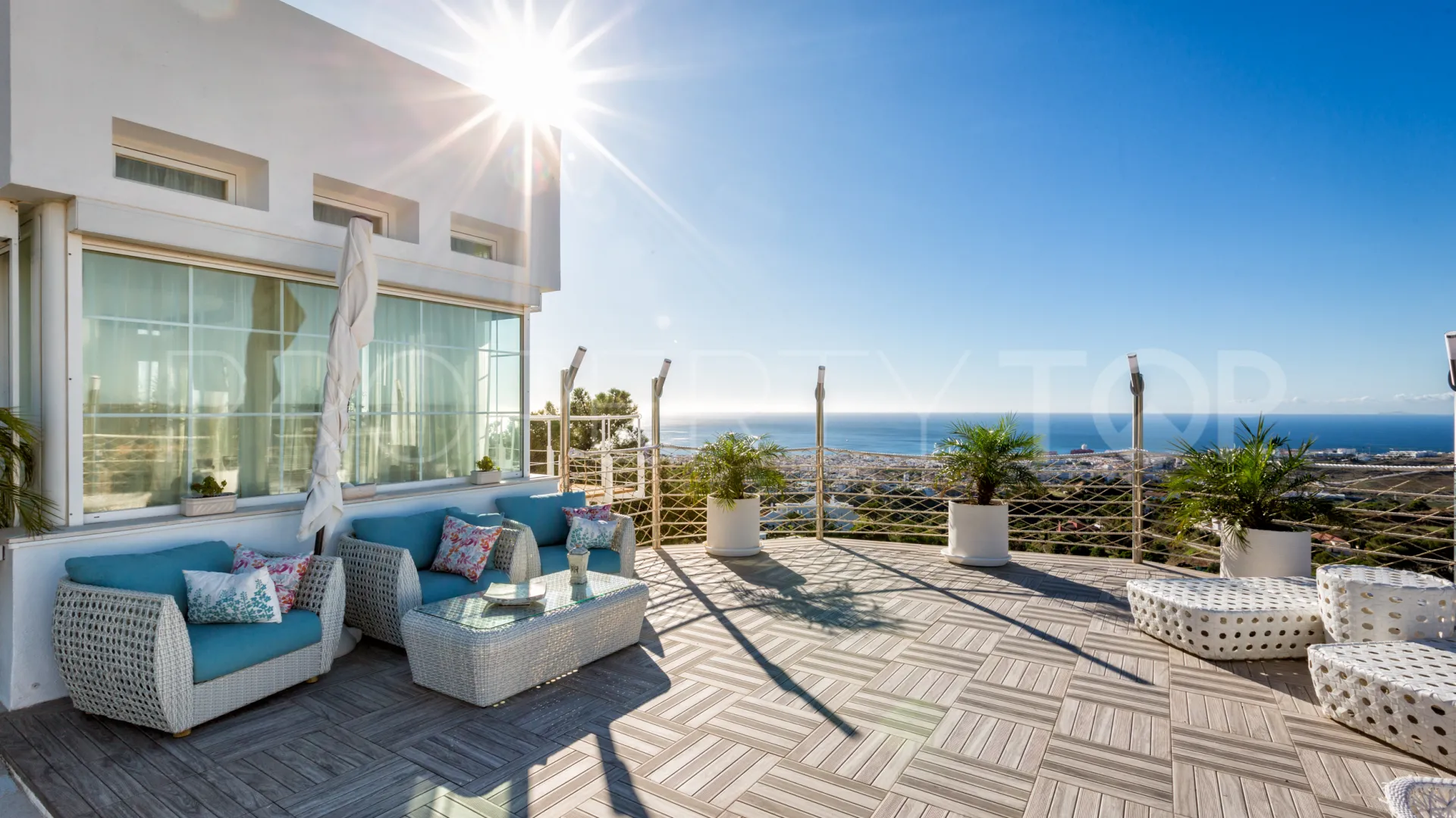 Comprar villa de 7 dormitorios en Altos de Estepona