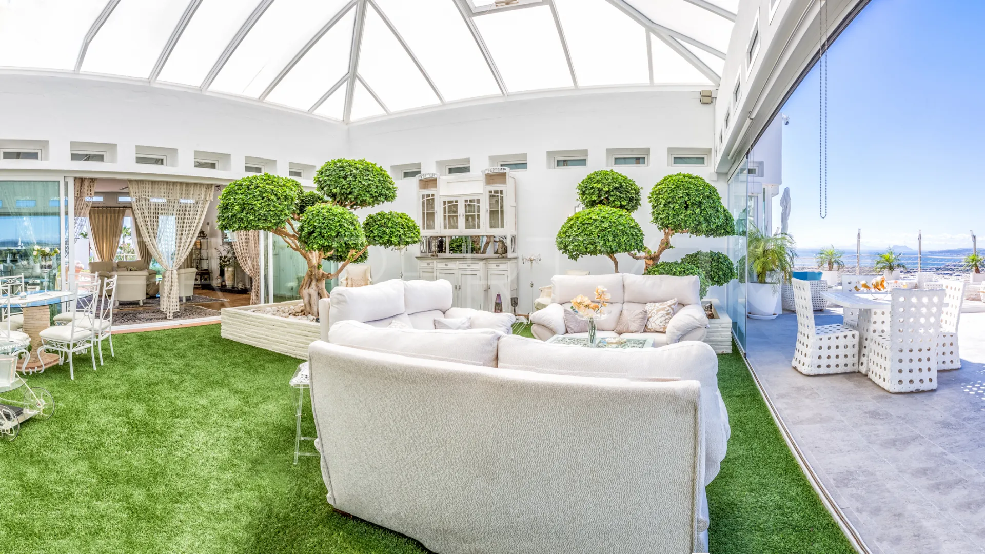 Comprar villa de 7 dormitorios en Altos de Estepona