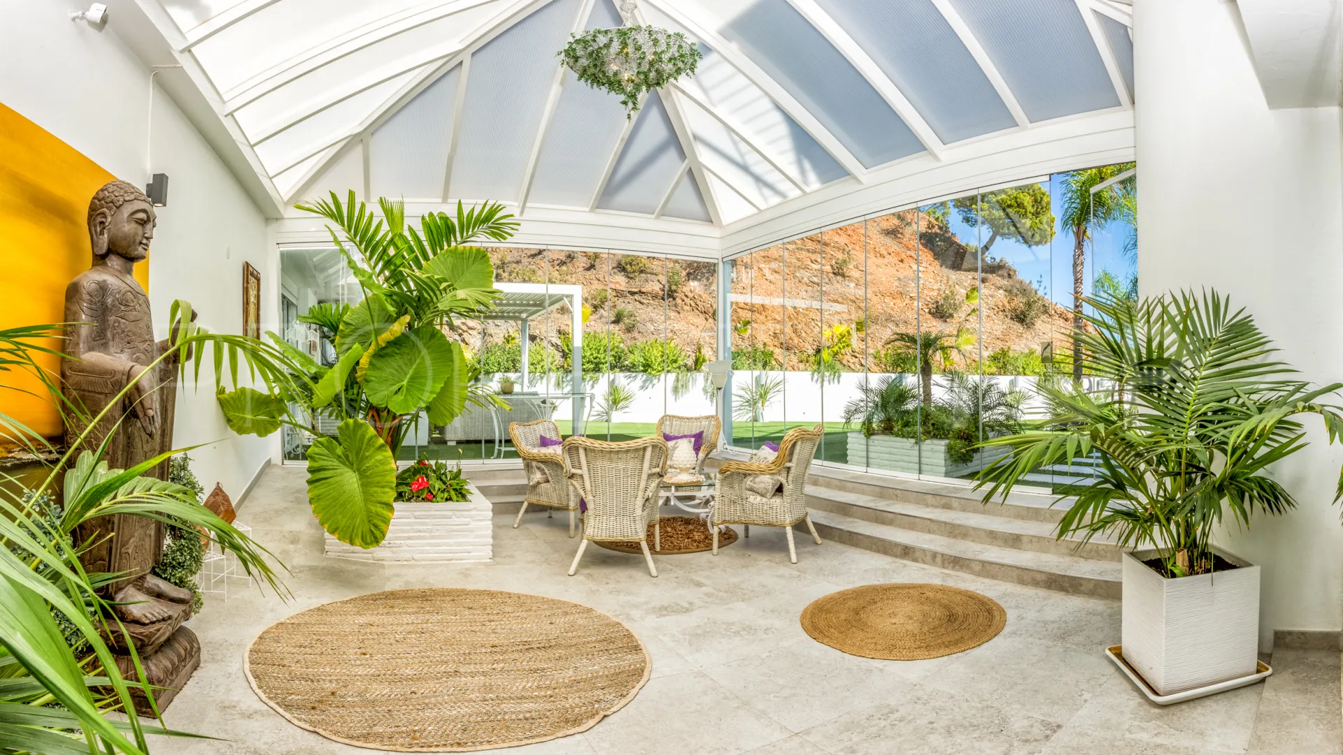 Comprar villa de 7 dormitorios en Altos de Estepona